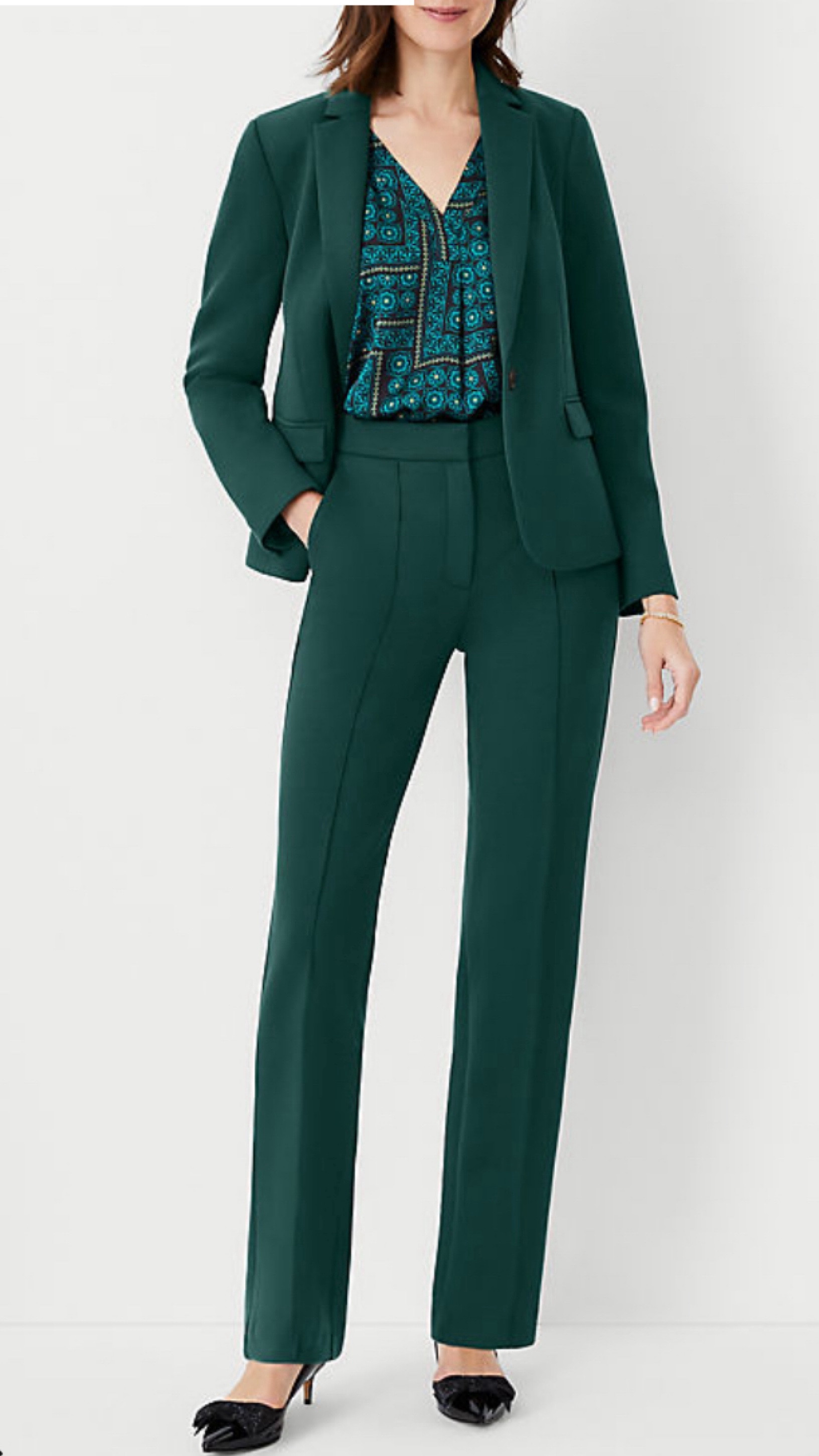 Emerald suit 

#LTKSeasonal #LTKworkwear