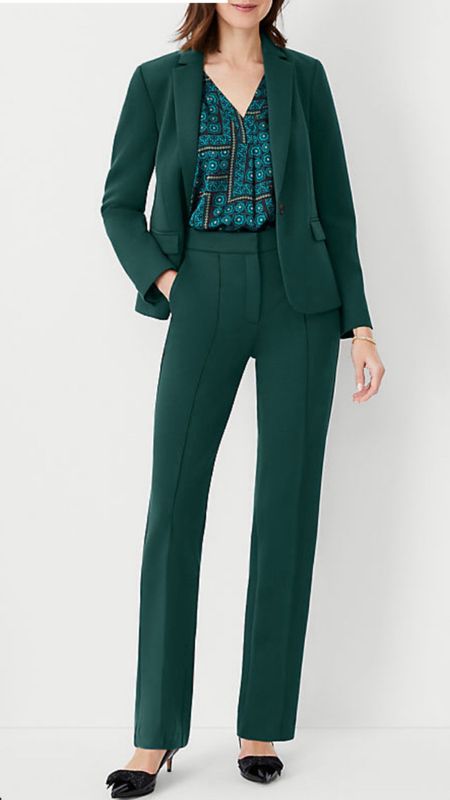 Emerald suit 

#LTKSeasonal #LTKworkwear