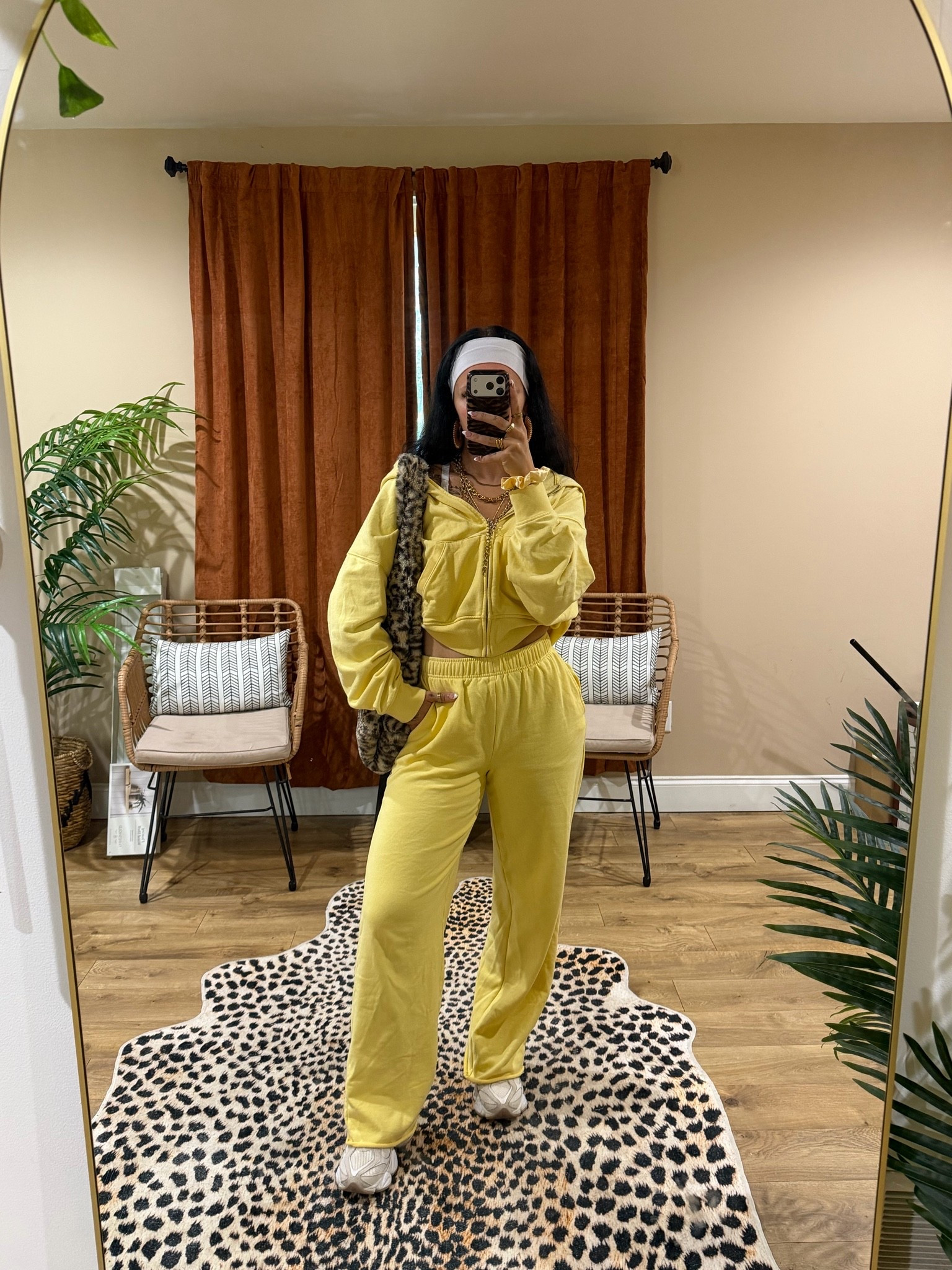 I’m wearing the color Havana yellow in a medium. The shoes were OOS so I tagged similar ones.