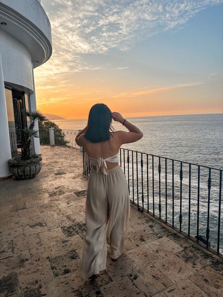 📍Puerto Vallarta, Mexico

This top is actually a hair scarf I got years ago from H&M that I thought would look cute as a top with these pants! Everyone get these pants!!!! They are a beach staple 

#LTKtravel
