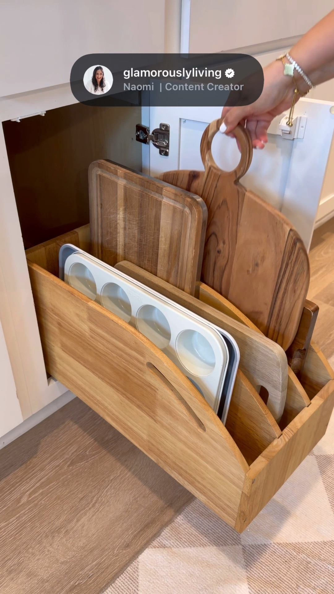 Keeping things organized with these pull out cabinet drawers 🙌😍




Pantry 
Storage solutions 
Food storage 
Home 
Pantry refresh
Kitchen refresh
Glass canisters
Spring cleaning
Kitchen cabinet

#LTKHome