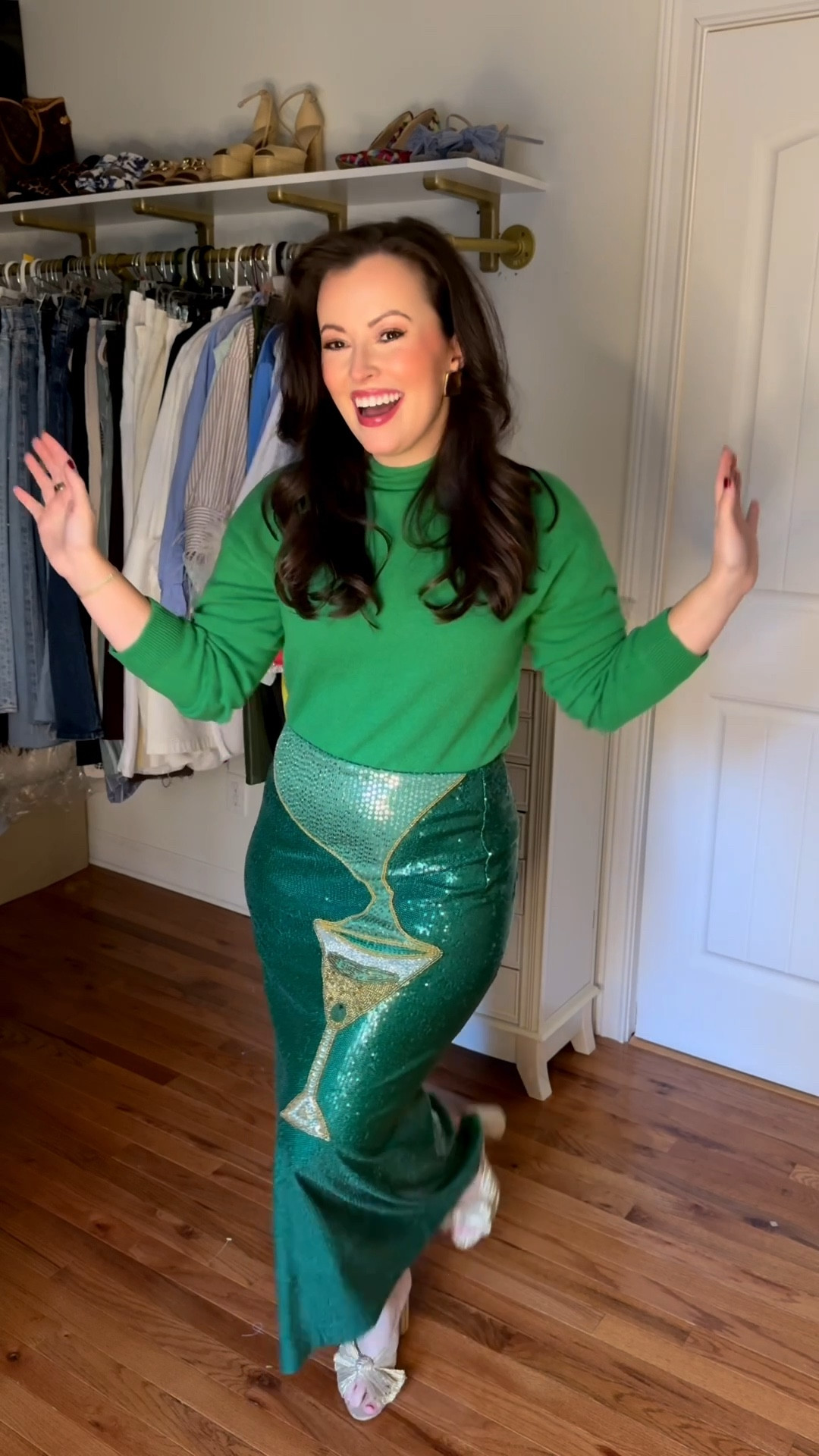Tini time for the holidays! 🍸✨
The most fun and fabulous award goes to this adorable green sequin midi skirt and green cashmere sweater from the Dillards x Nat Note collection! Holiday party outfit perfection 💚

Sweater - Small
Skirt - 4 

#LTKHoliday