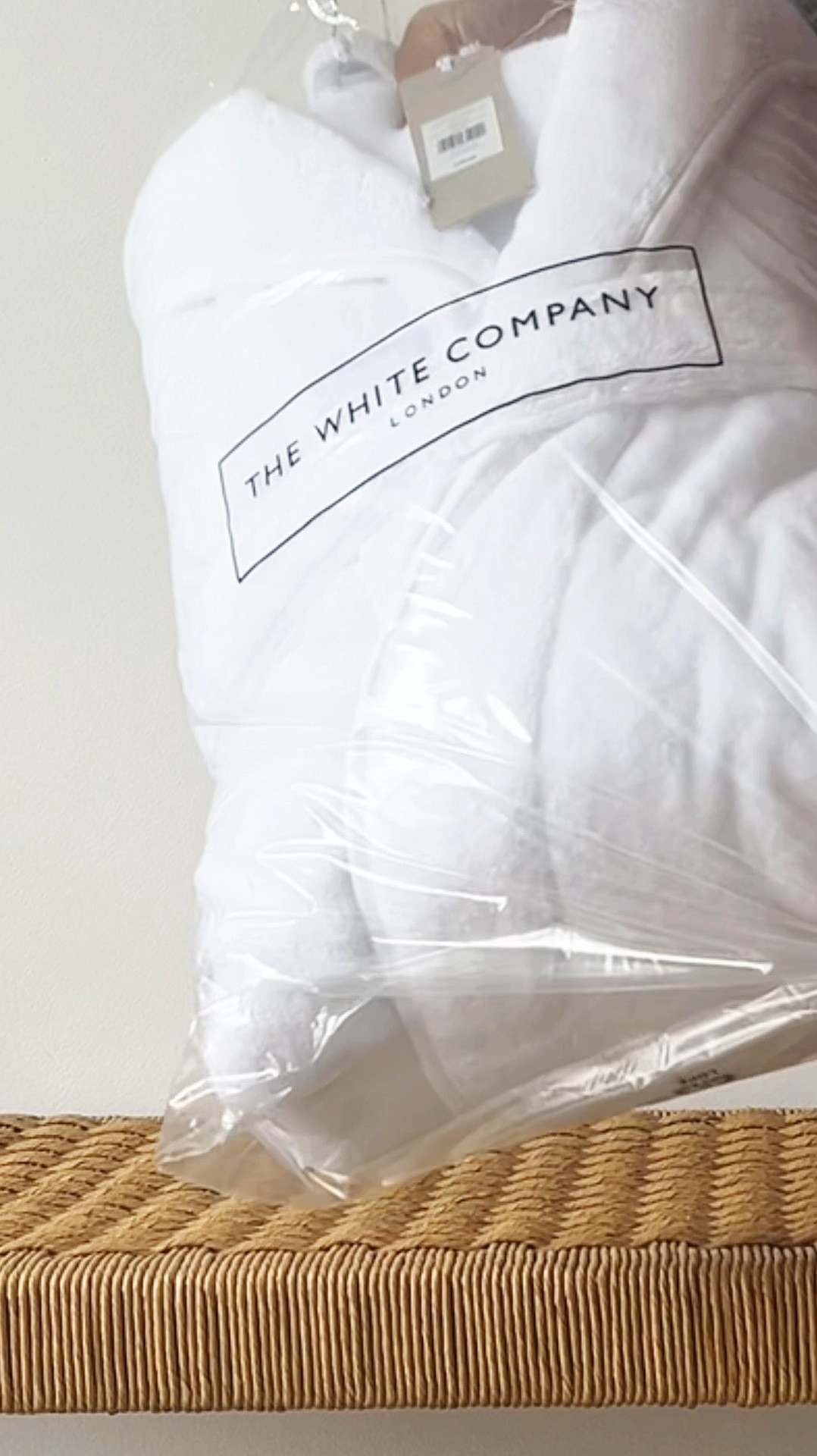 The best the white company white robe #robe #bathrobe 

#LTKHome