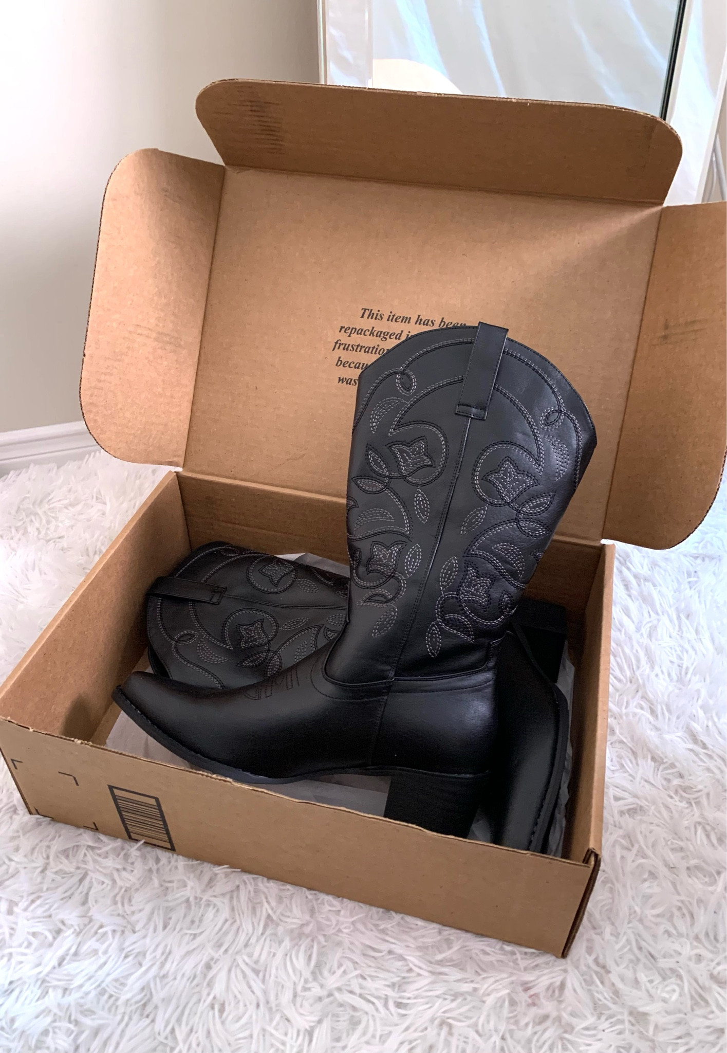 It’s cowboy boot season🤠👢🤍

#LTKstyletip #LTKSeasonal