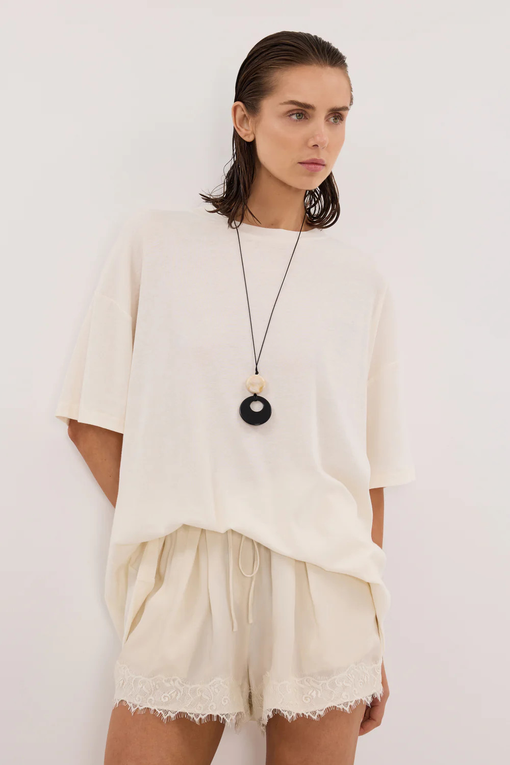 SLOANE CREAM COTTON LONGLINE TEE | DISSH