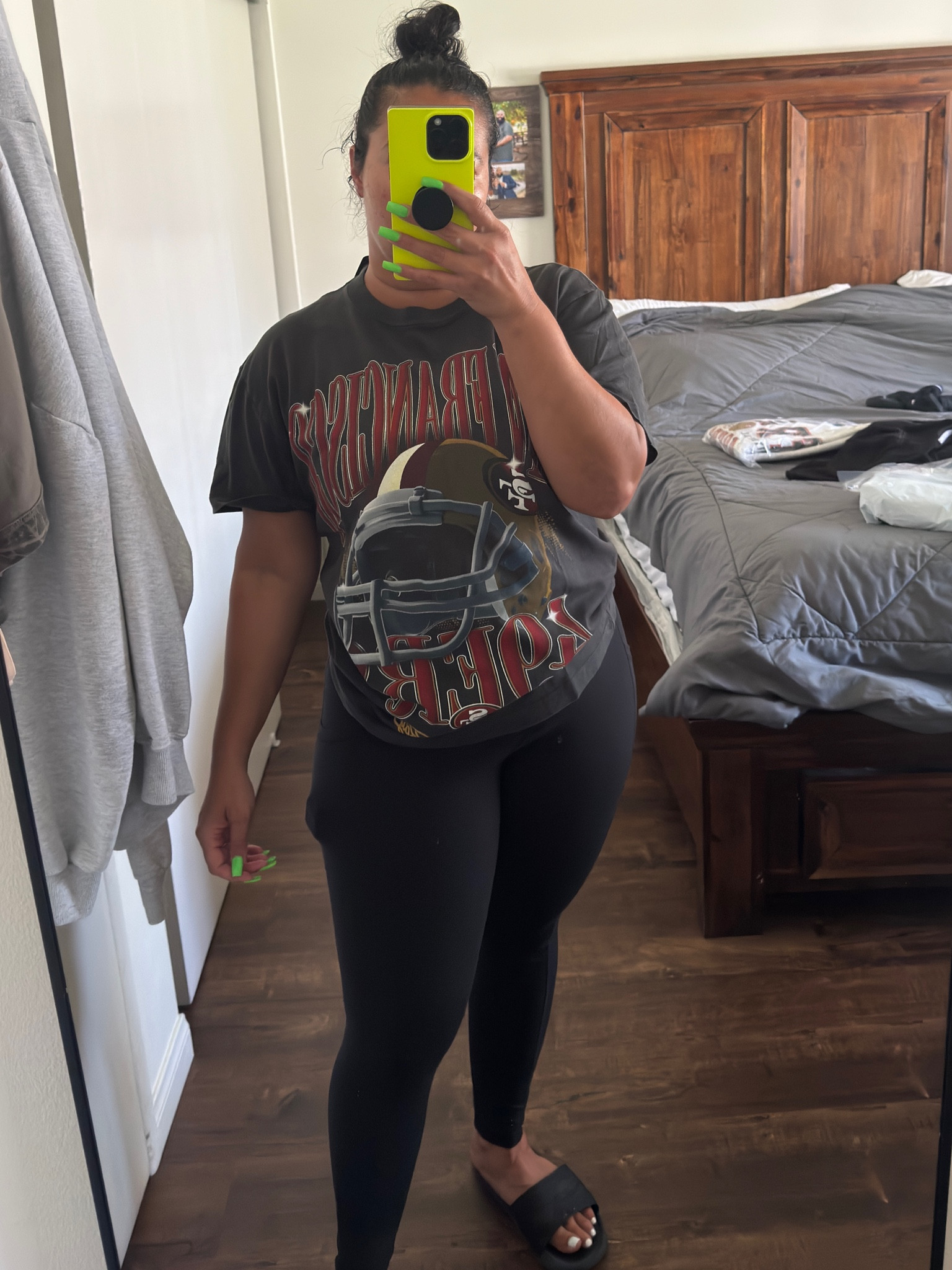 Okay A&f coming through with the cute 49ers tee! I am absolutely loving this oversized tee for football season! 

Size- medium ( not too tight and not
Too loose) perfect fit 

Oversized tee, nfl shirt, nfl outfit , gameday shirt , football outfit , casual outfit , fall outfit , 49ers shirt, 49ers outfit, easy outfit idea 

#LTKStyleTip #LTKMidsize #LTKFallSale