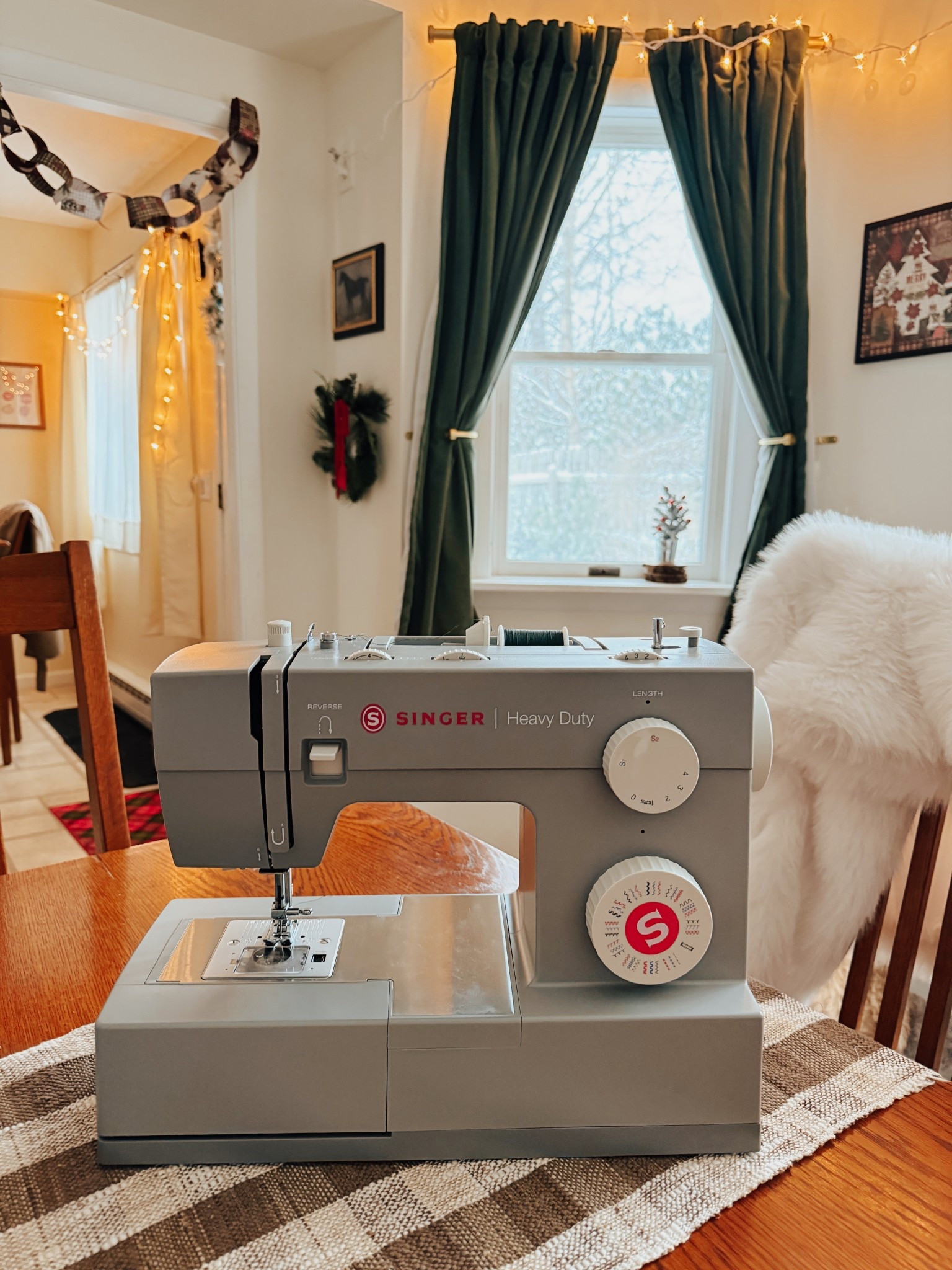 Sewing machine, diy, art, craft, singer, hobby, grandma hobby, sew 

#LTKGiftGuide #LTKSaleAlert #LTKHome
