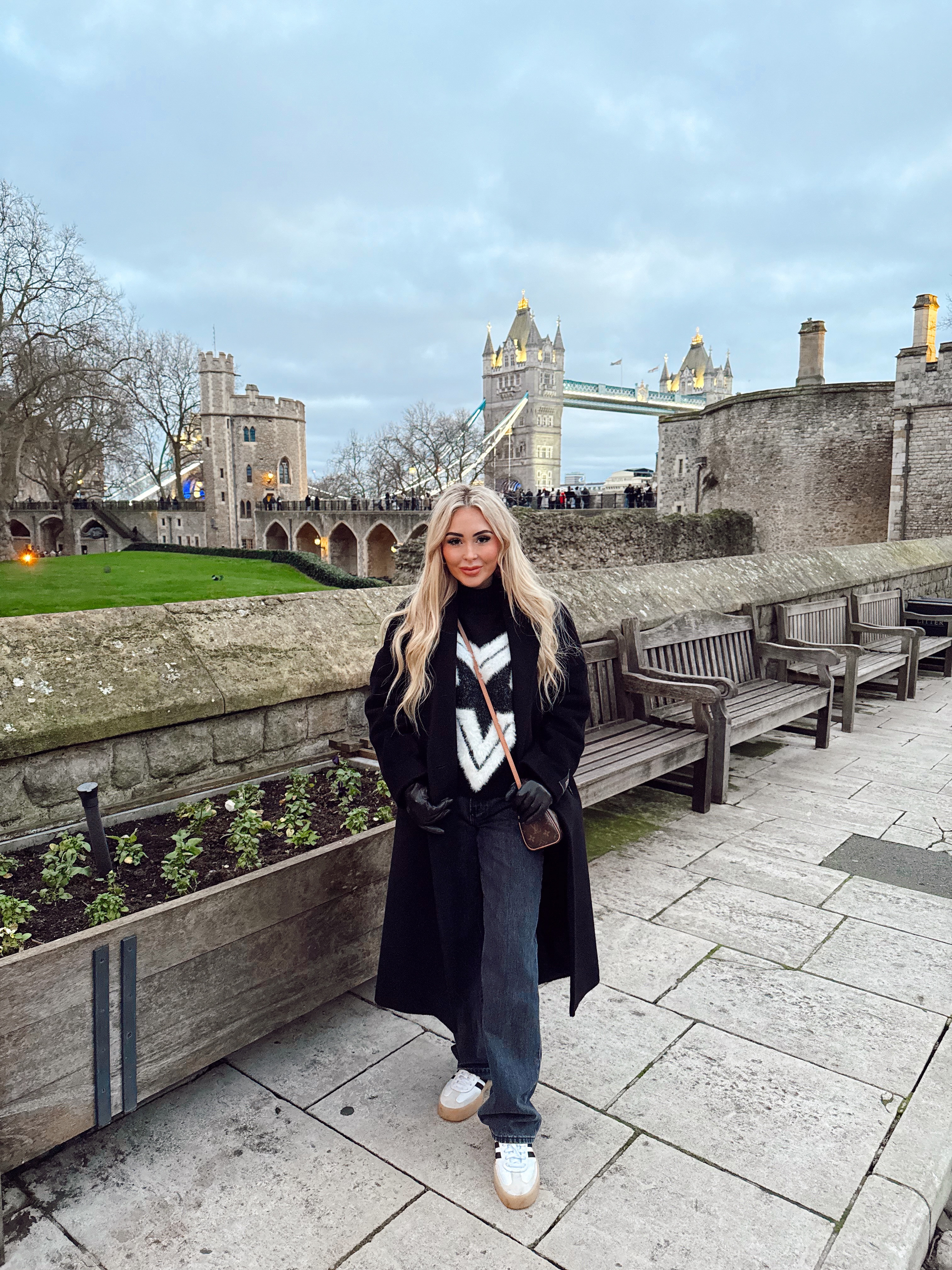 
wearing a 2XS in the coat and sweater! And a 23 in the jeans 🥰

#LTKStyleTip #LTKTravel #LTKU