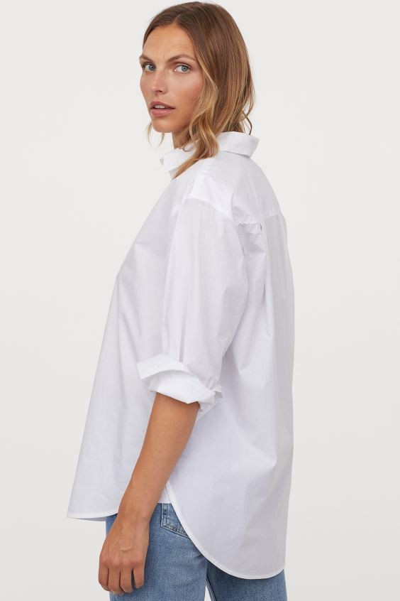 Klassische Oversize-Bluse aus einem knisternden Baumwollstoff mit Kragen und verdeckter Knopfleis... | H&M (DE, AT, CH, NL, FI)