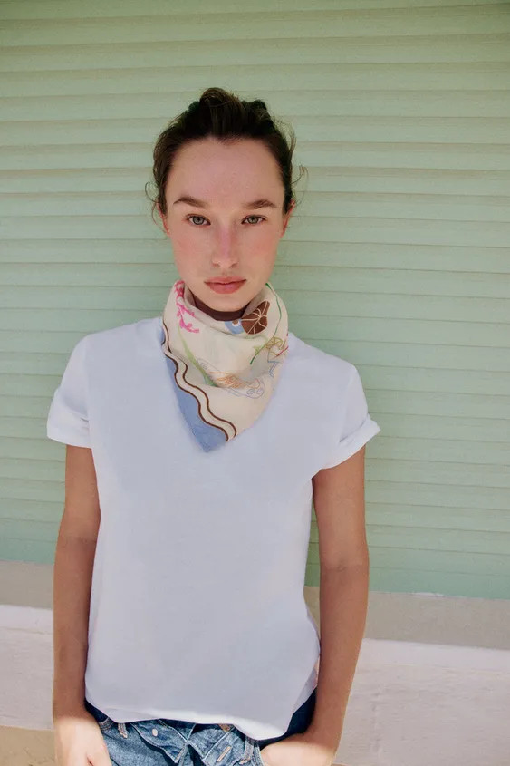 DescriptionContentsMeasurementsModel height: 183 cmPrinted scarf crafted from 100% cotton. Featur... | Zara Canada