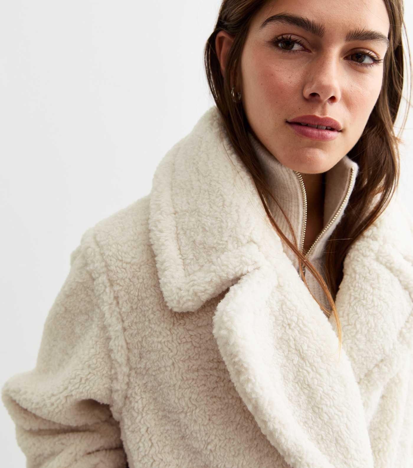 Petite Off White Short Borg Coat
						
						Add to Saved Items
						Remove from Saved Items | New Look (UK)