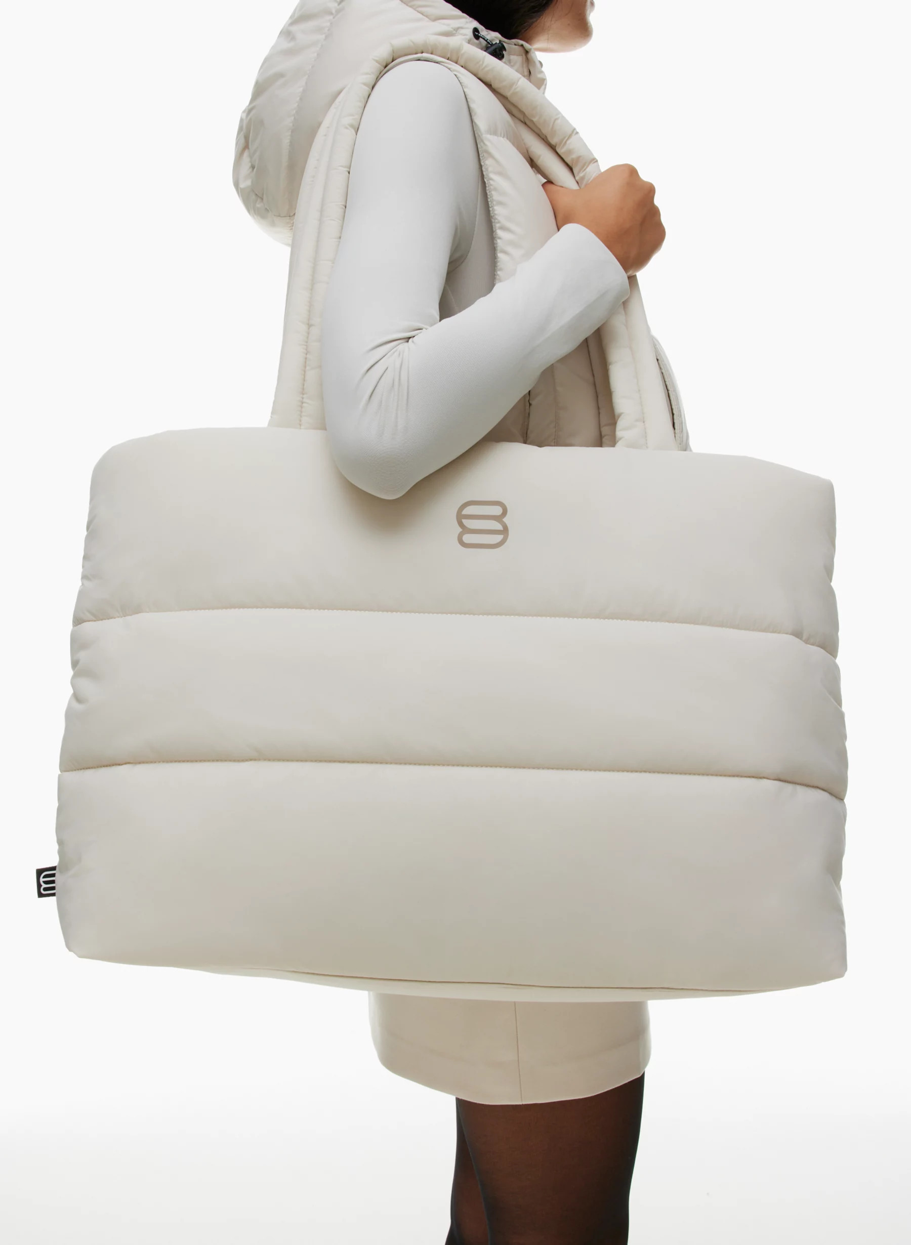 THE SUPER PUFF™ TOTE BAG | Aritzia