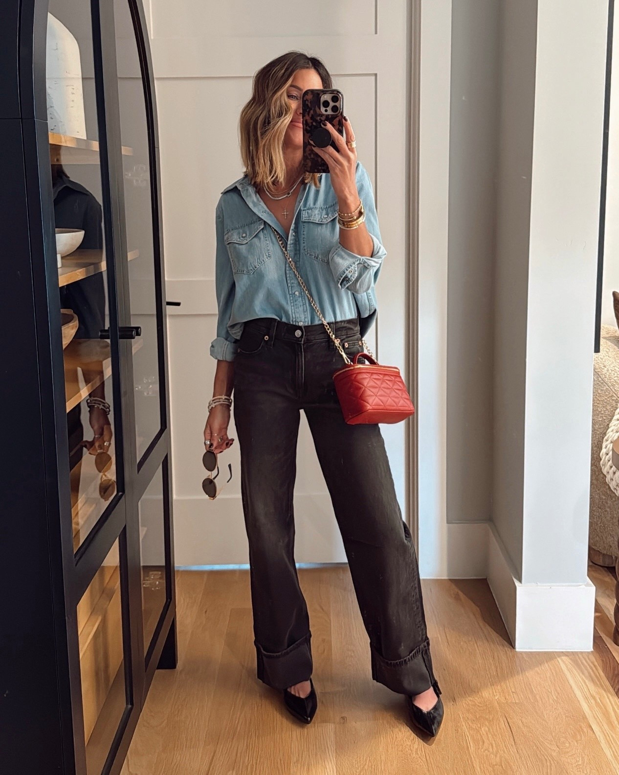 Easy fall outfit - denim on denim 🖤 this bag looks designer and is just $20!! Jeans are true to size. 


Workwear, teacher, back to school. Casual chic cuteness!

#LTKFindsUnder50 #LTKStyleTip #LTKSaleAlert