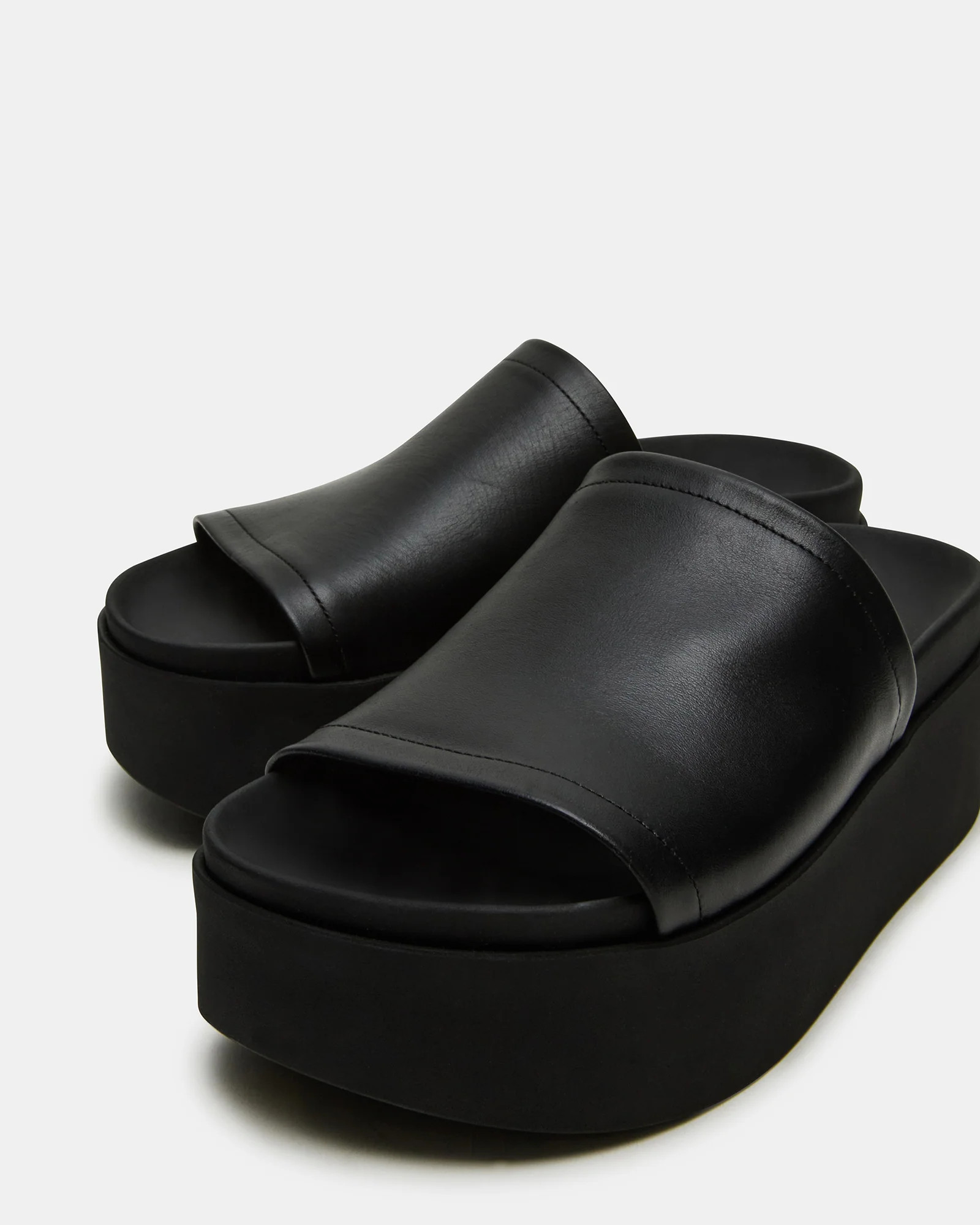 ARWEN Black Leather Women's Platform Footbed Slide Chunky Sandal | Steve Madden (US)
