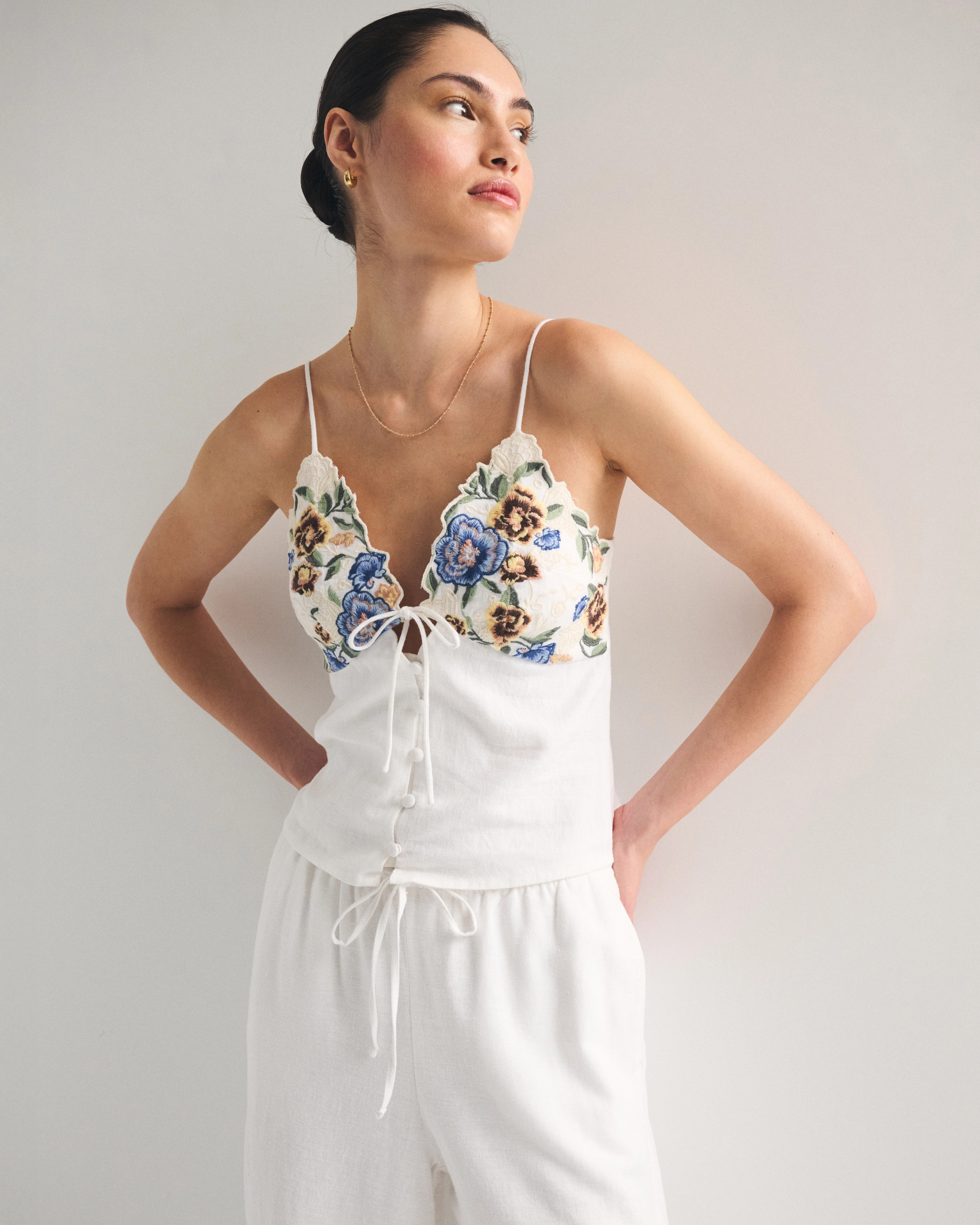 The A&F Bella Bra-Free Linen-Blend Cami | Abercrombie & Fitch (US)