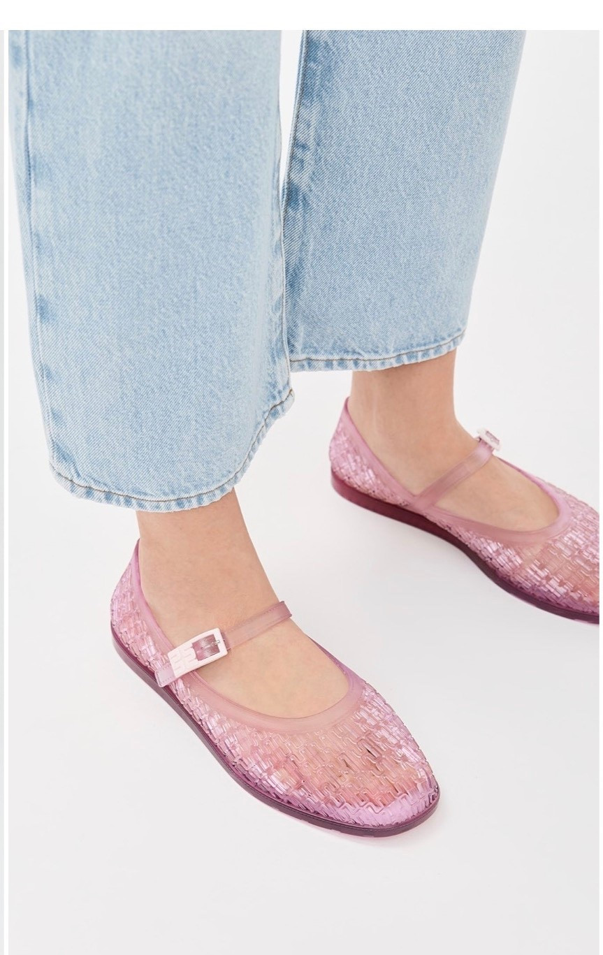 Melissa
Harper Jelly Ballet Flats


#LTKTravel #LTKSeasonal #LTKWorkwear