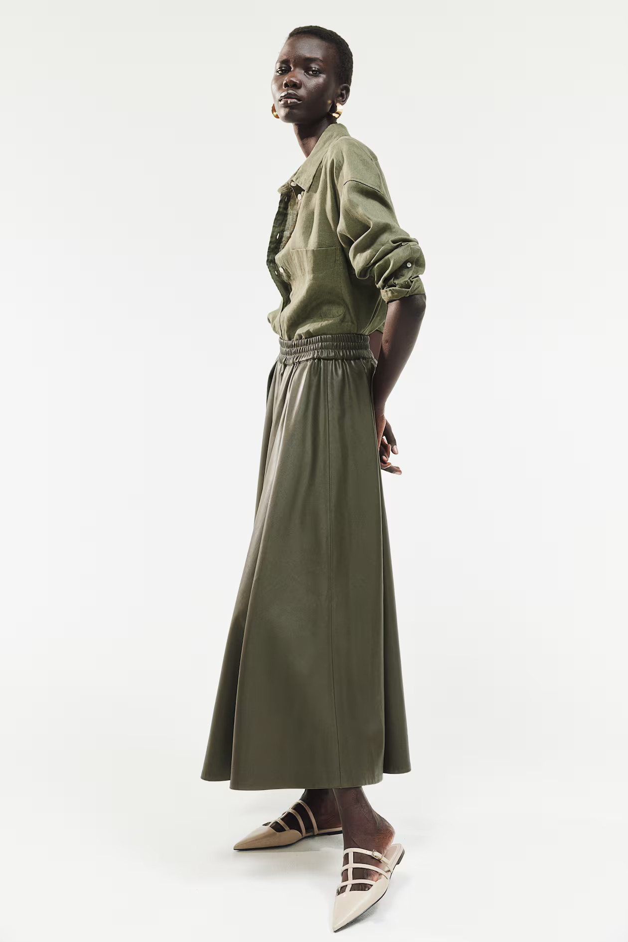 Oversized linen shirt - Long sleeve - Regular length - Dark khaki green - Ladies | H&M GB | H&M (UK, MY, IN, SG, PH, TW, HK)