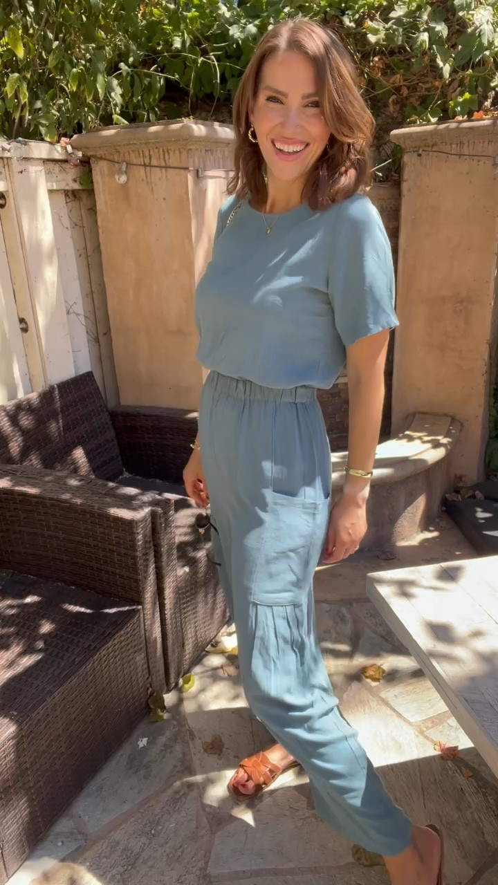 If you love a good jumpsuit, this linen jumper is the perfect cute but comfy look going into the cooler fall months. In a size S

#LTKStyleTip #LTKSeasonal #LTKFindsUnder50