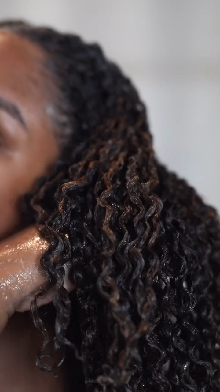 it’s the juice, the shine, AND the heat protection?! 😍✨ this is one of the reasons why I became obsessed with @briogeo in the first place! they always put so much thought into their products and it SHOWS.

this combo easily lasted me past day 5. I personally like to pair the new style + treat styling foam with a gel for extra hold but if you’re all about volume you can try it by itself! I was already so hype about their new stylers but now I really can’t wait to dig in to the others. which one should we try next?! 👀

ad // #briogeopartner @ultabeauty #washandgo #washandgostyle #naturalhairstyles #curlyhairproducts #naturalhairproducts