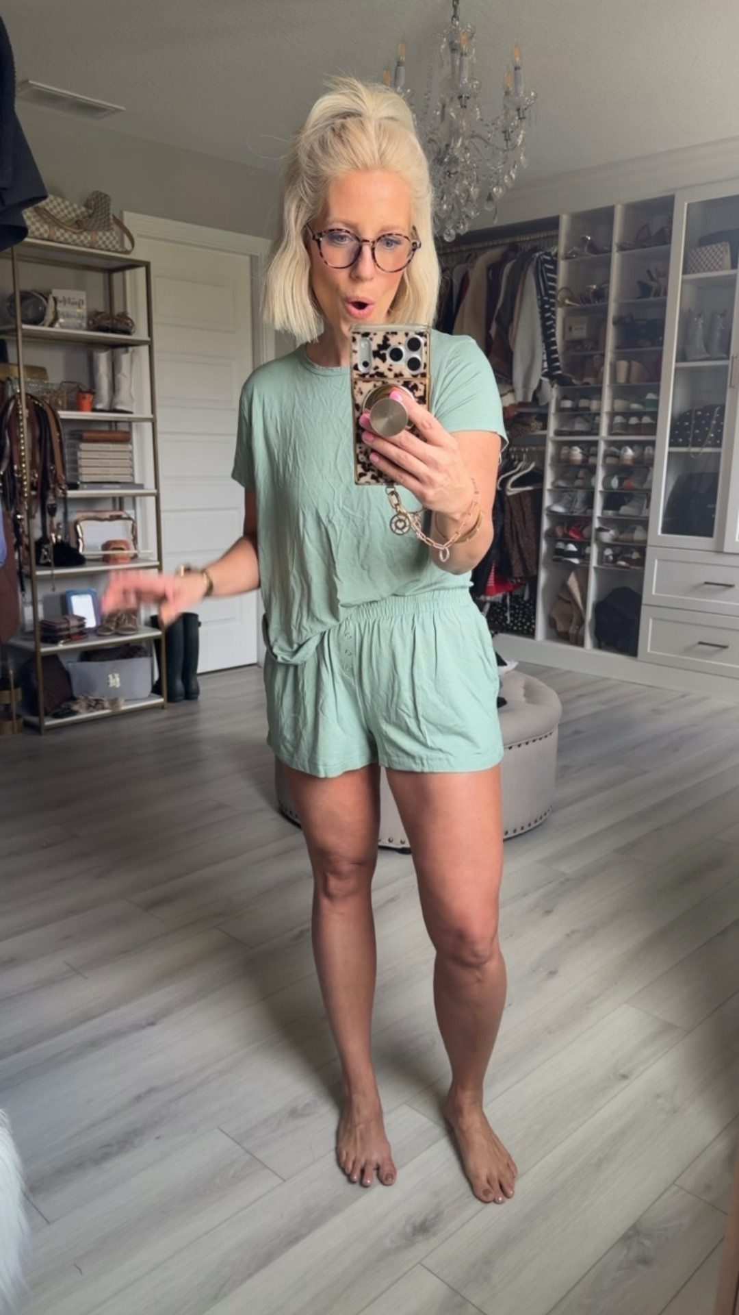 These pjs are amazing!!!!! The lightest/slinkiest material!! So good!!!
⬇️⬇️⬇️
Wearing size small



#LTKSeasonal #LTKootd #LTKmomlife