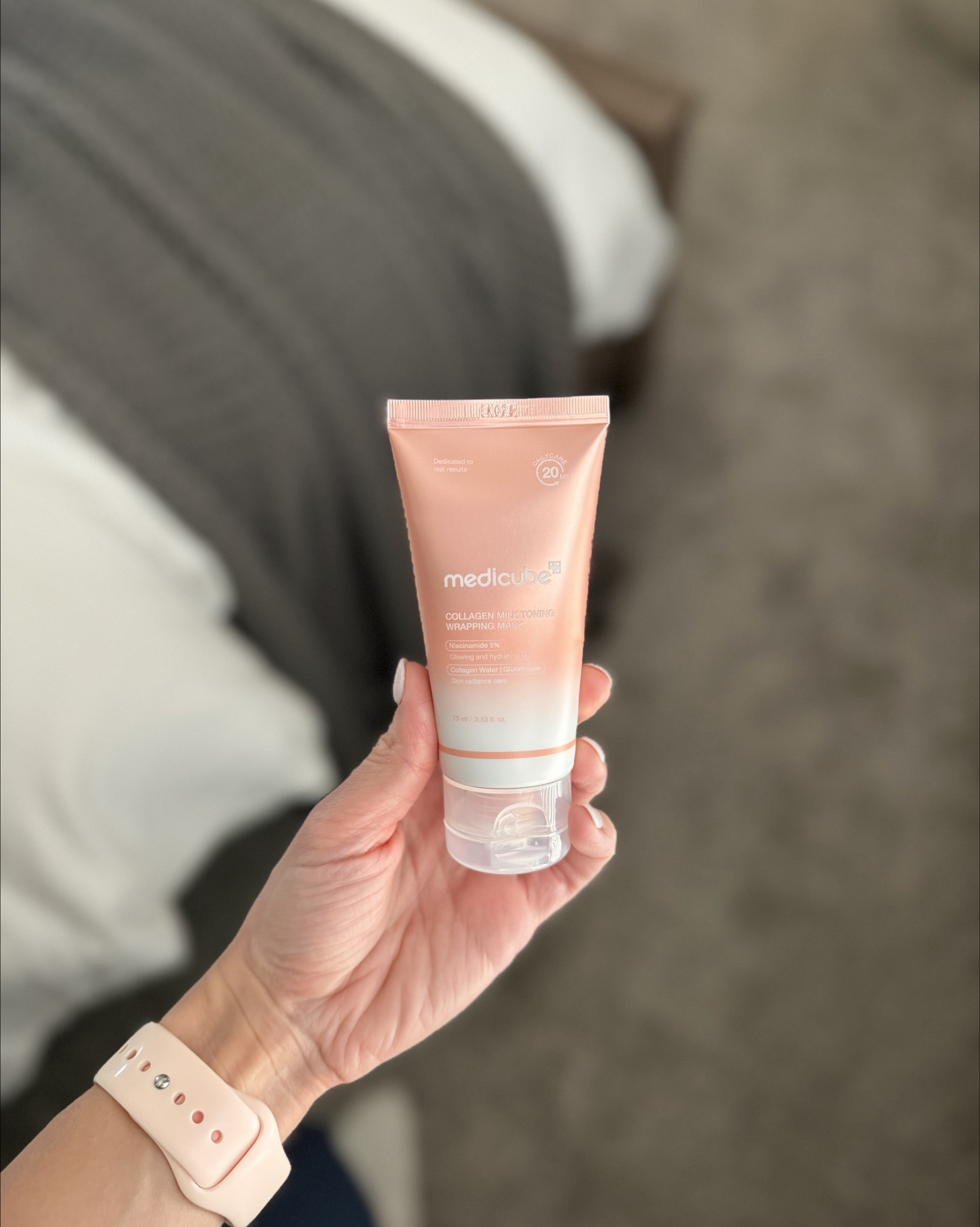 Okay the glow that is my skin after 20 minutes of this! 🤩 my skin feels so good! Perfect pick me up while you’re getting your kids packed and ready then just apply makeup and go!