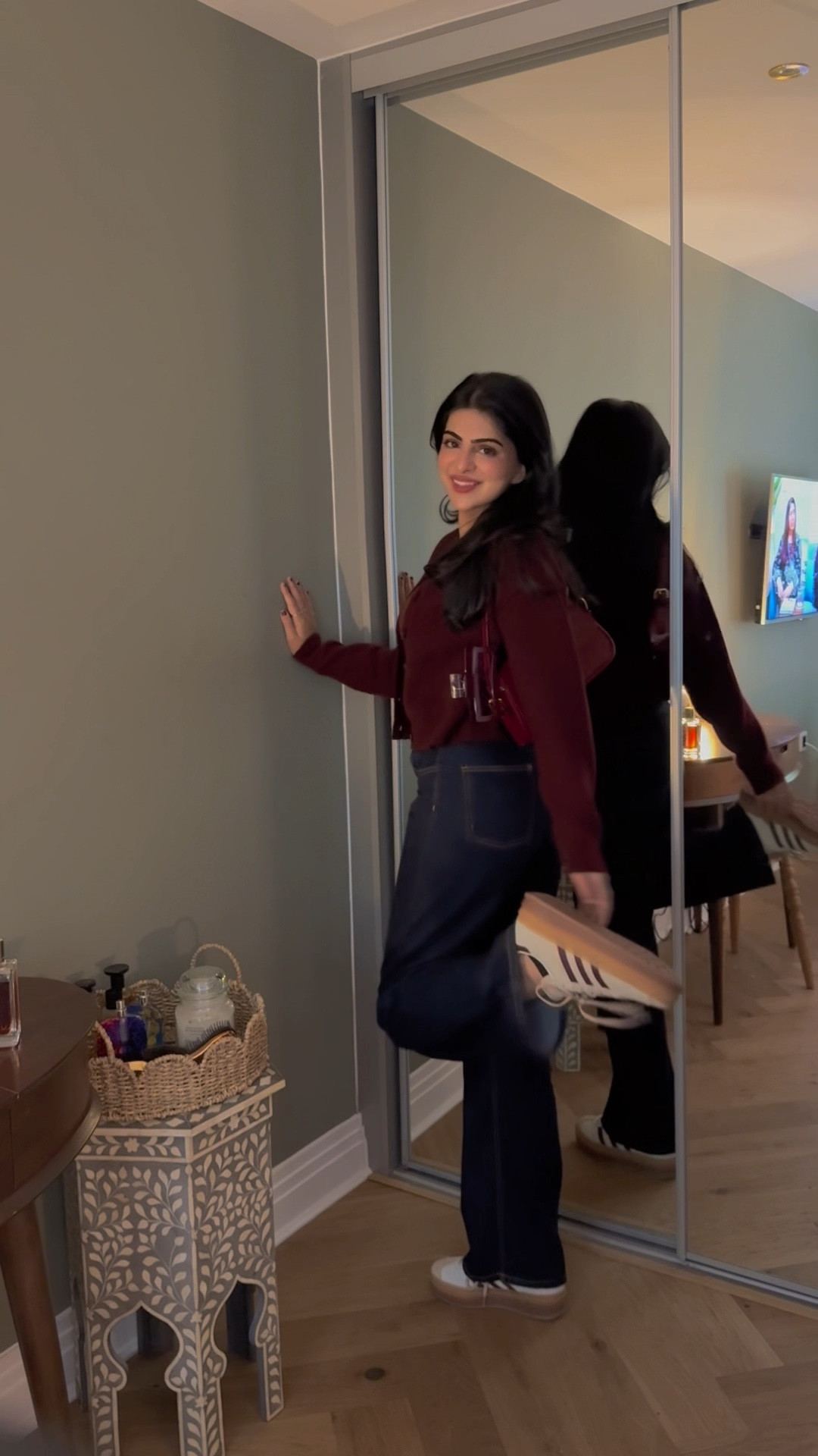 the most perfect comfy burgundy cardigan, the crop on this is perfect and the boat neck bodysuit from H&M is amazing material for the price, no bra lines showing at all. I’ve been looking darker jeans for autumn, these dark blue jeans are the perfect fit not too baggy but still comfortable, and the trainers, I don’t even need to say anything, I love them for fall!! 

#LTKmodest #LTKshoes #LTKautumn