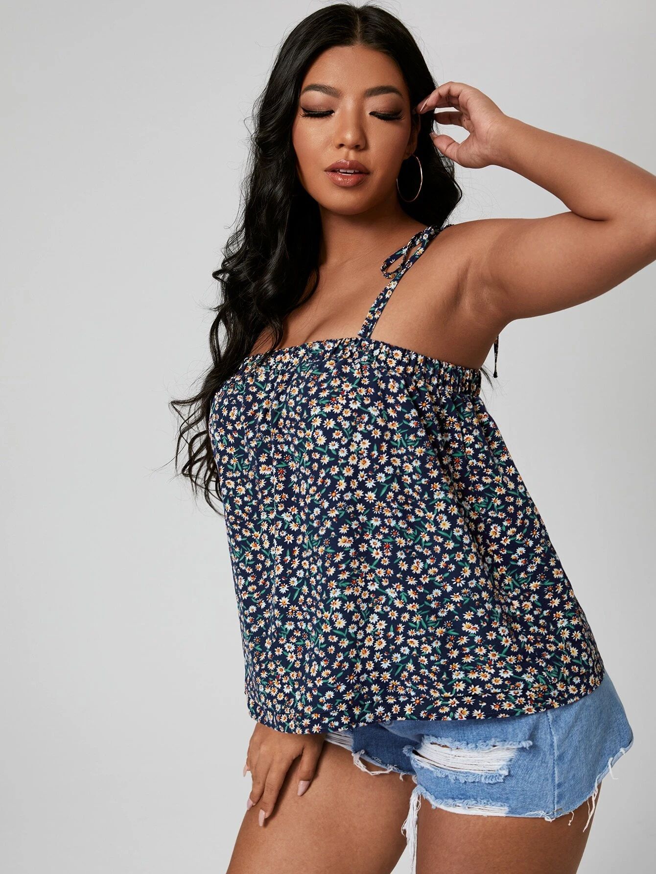 Plus Knot Shoulder Ditsy Floral Cami Top | SHEIN