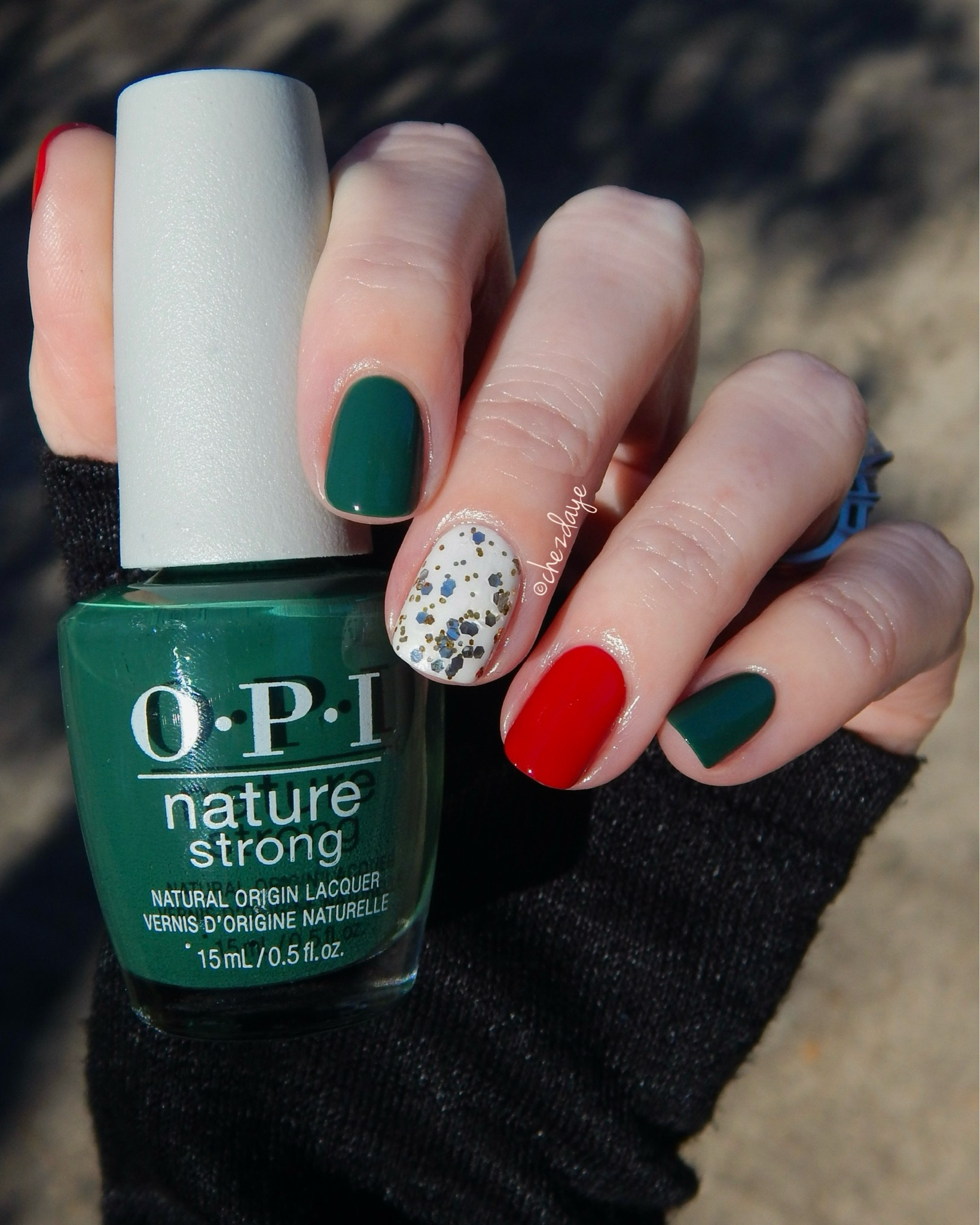 Is it too early?! 🎄 This red and green are lovely to work with, and I love that this  topper has both silver and gold glitter. ✨

diy nails • festive • party • holiday outfit • christmas • 

#LTKHoliday #LTKStyleTip #LTKBeauty