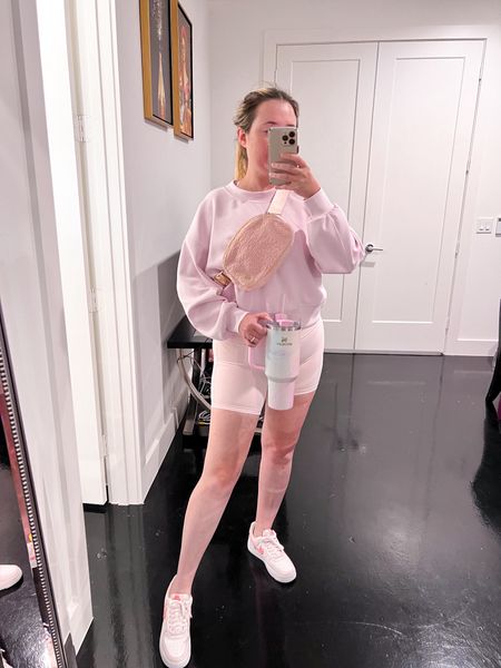 Lululemon outfit

Lululemon pink outfit. Pink Pilates princess. Pink aesthetic. Stanley tumbler. Lululemon belt bag.

#LTKFitness #LTKTravel #LTKStyleTip