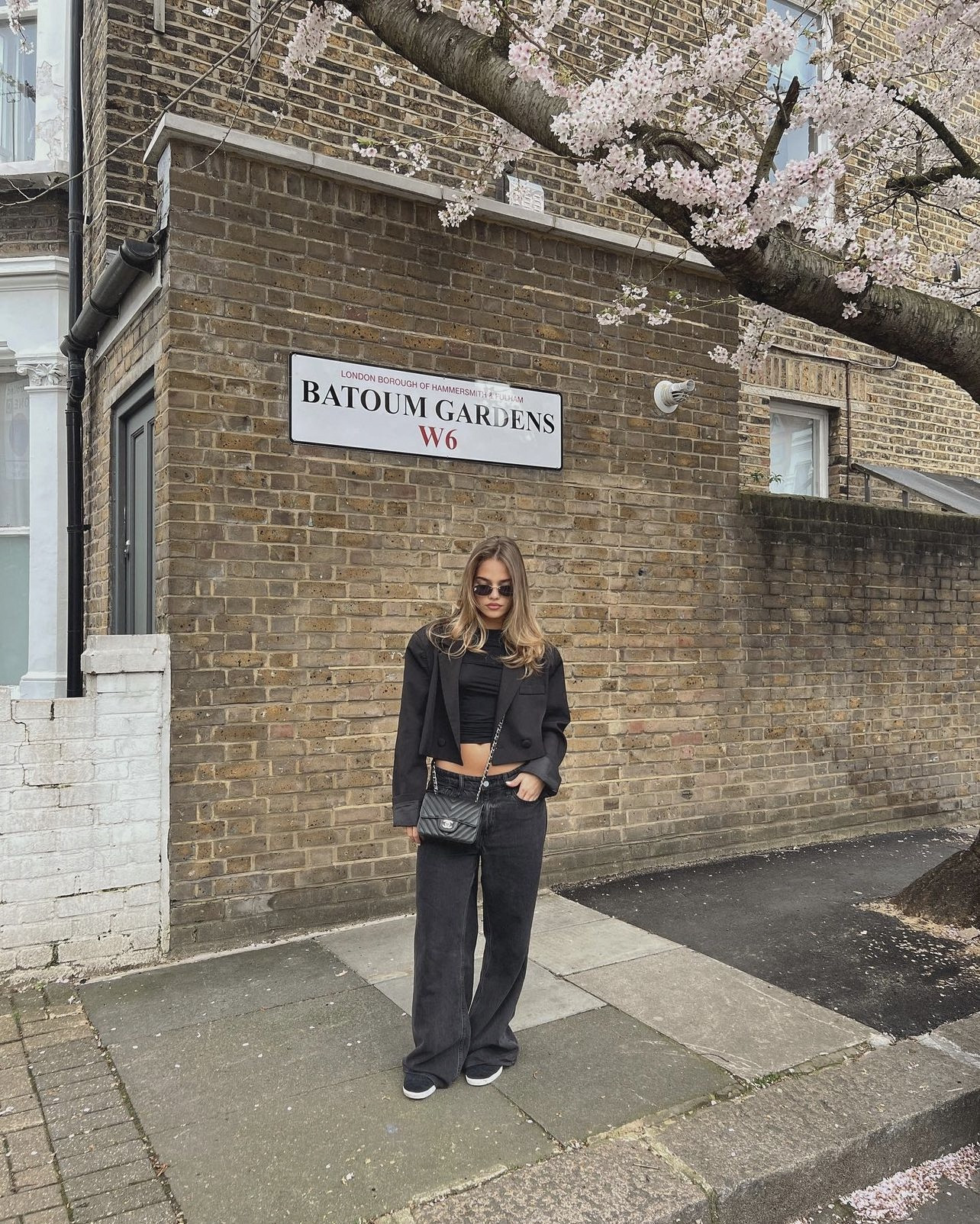 Casual everyday outfit, jeans and a blazer, cropped blazer

#LTKuk #LTKsummer