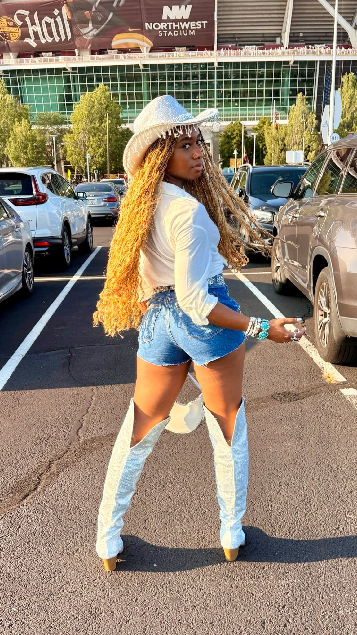 I didn’t come to play—I came to saddle up and shut it down 💅🏽✨ Boots higher than your standards and sparkle loud enough to make Beyoncé blink 🤠💎
#CowboyCarterEnergy #TooGlamToGiveADamn #LTKConcertFit #RhinestoneRebel #YeehawButMakeItFashion #BootsWithAnAttitude #BeyHiveBaddie #WesternButMakeItSlay

#LTKFindsUnder100 #LTKFindsUnder50