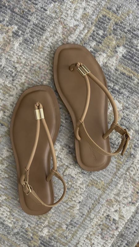 Comfy, neutral sandals only $24.99 // fit tts 

summer sandals

#LTKSeasonal #LTKFindsUnder50 #LTKShoeCrush