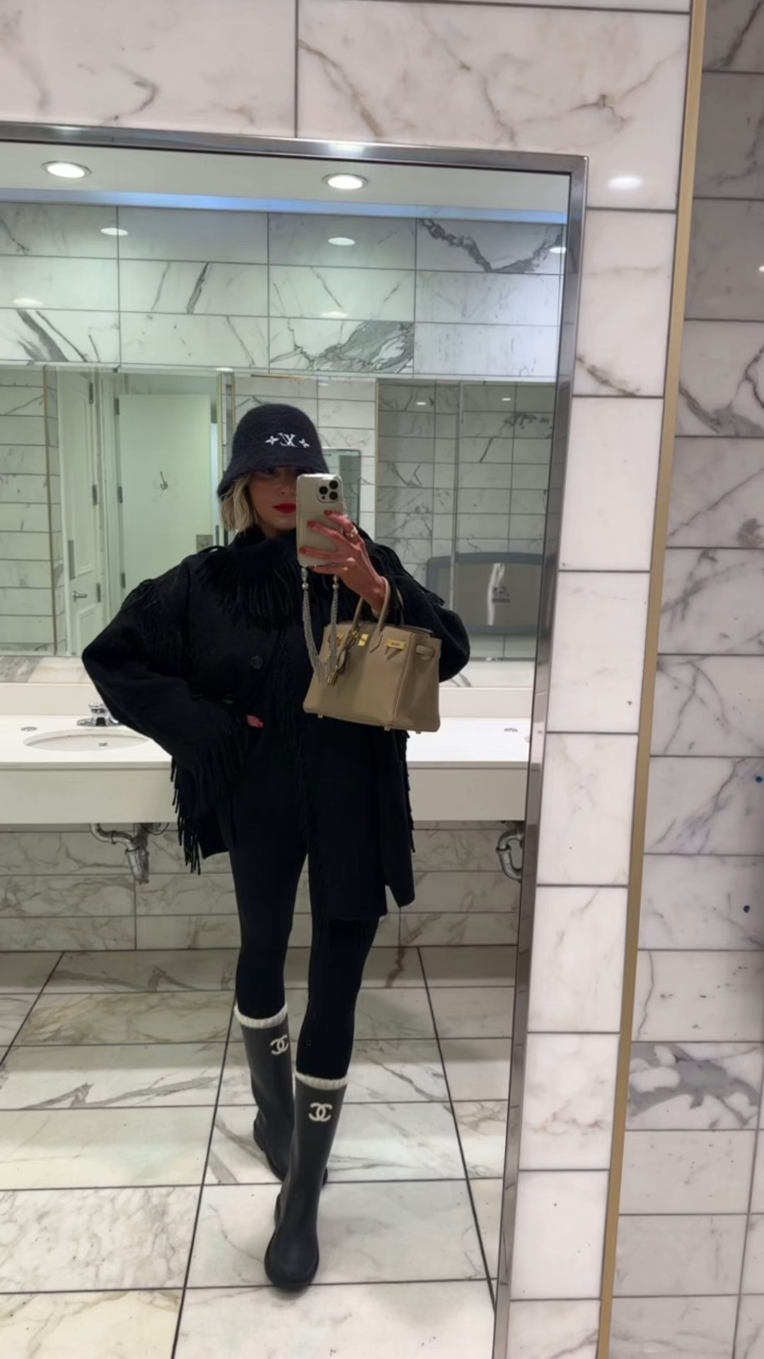 My favorite leggings! Look much more elevated than the typical leggings.. and found this designer jacket 50% off 🔥🔥🔥