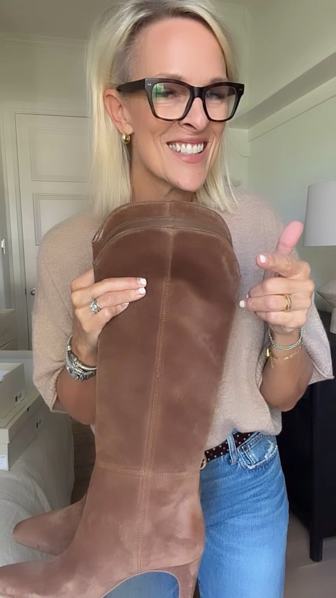 What fall shoes and boots to grab 
Dolce Vita shoes and boots are incredibly comfortable. I have very finicky feet and they are a go-to trusted brand for me!! 

The mules are currently on sale!!! Use code WEEKEND
#sponsored