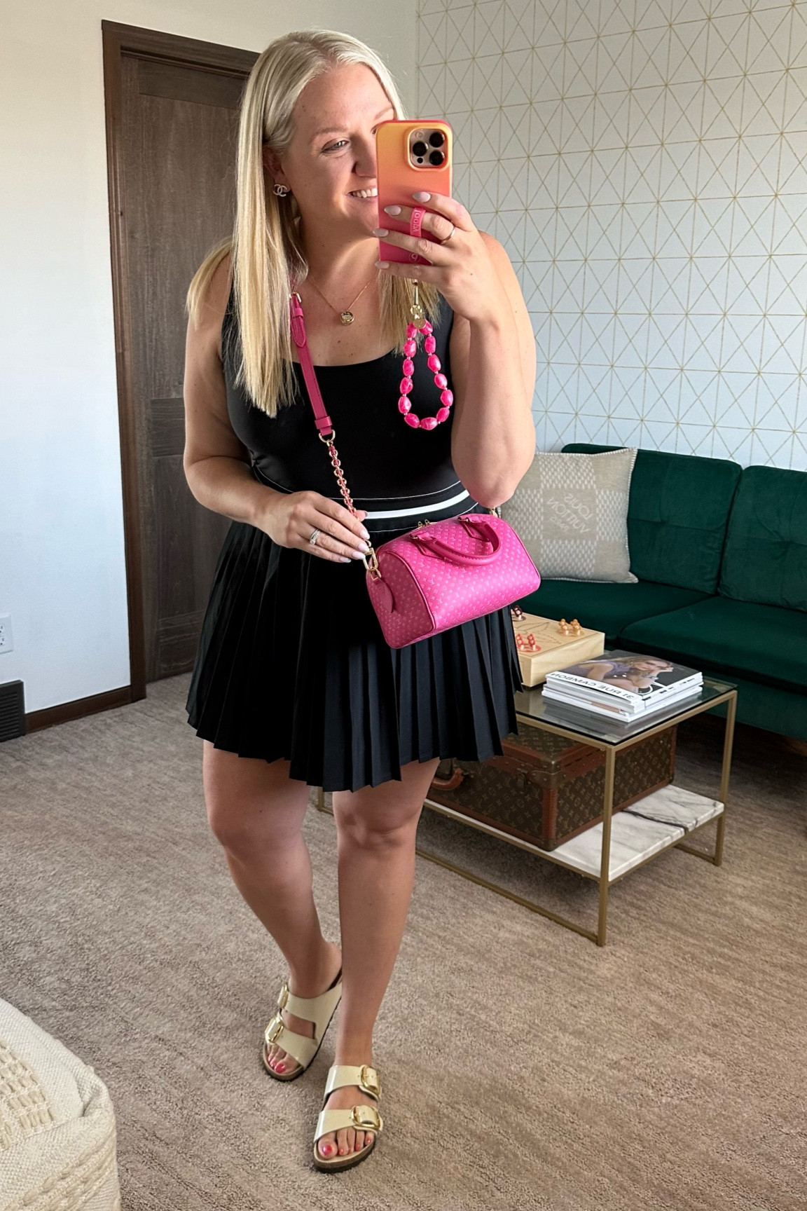 Tennis dress in black with pleated skirt! Wearing xxl 