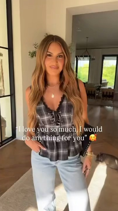 yeah right 😂

wearing a small top and 26 in jeans! 

use code hollie35 

 
