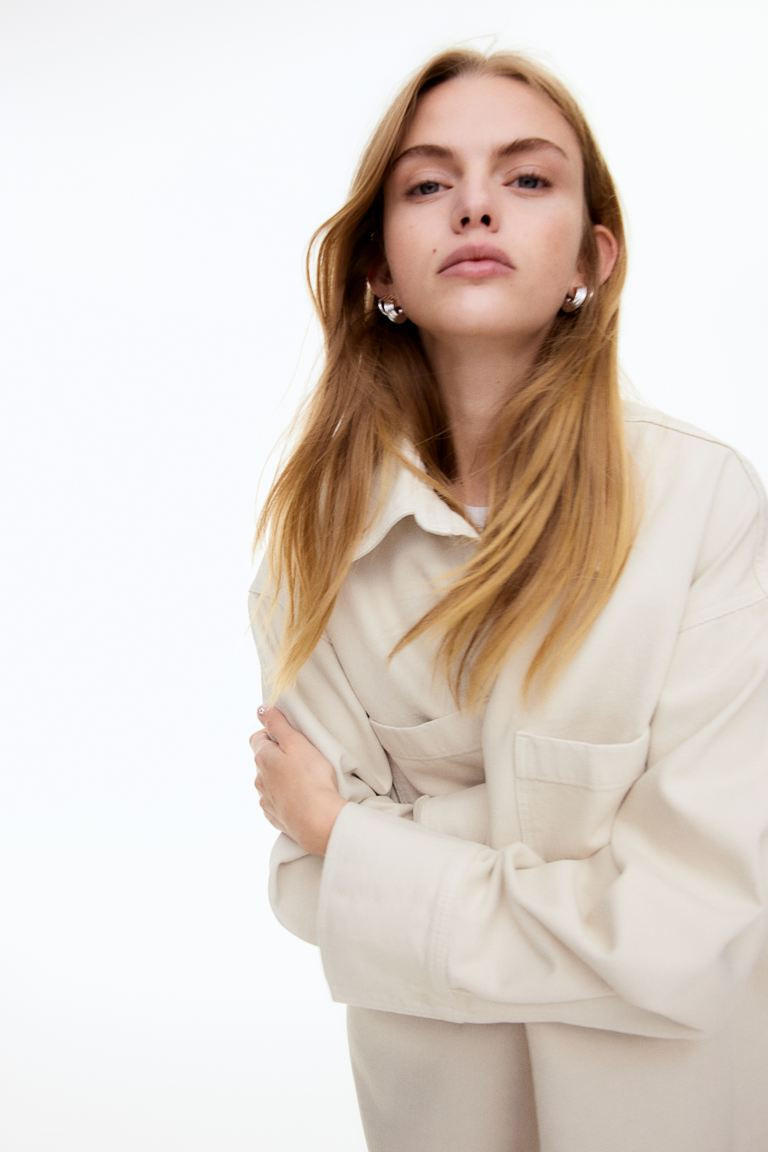 Oversized denim shirt | H&M (UK, MY, IN, SG, PH, TW, HK)