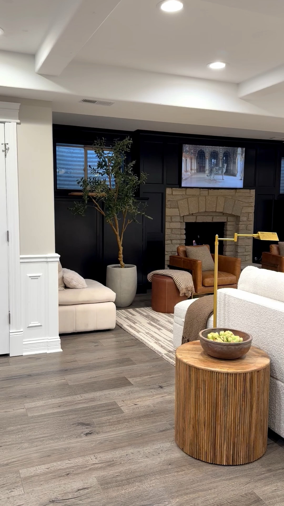 This is what you see when you walk into the room 🤍
The sectional is what makes it feel calm and pulled together.

Linked here on LTK.

#LTKHome #LTKSaleAlert