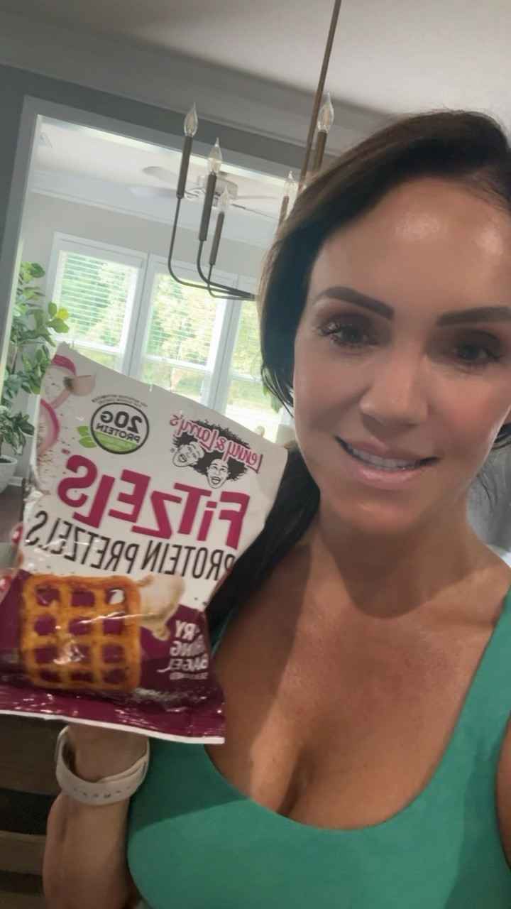 When you're craving a potato chip like snack but want the protein...
Protein Pretzels are your answer!
And so tasty!

#LTKFindsUnder50 #LTKFitness #LTKActive