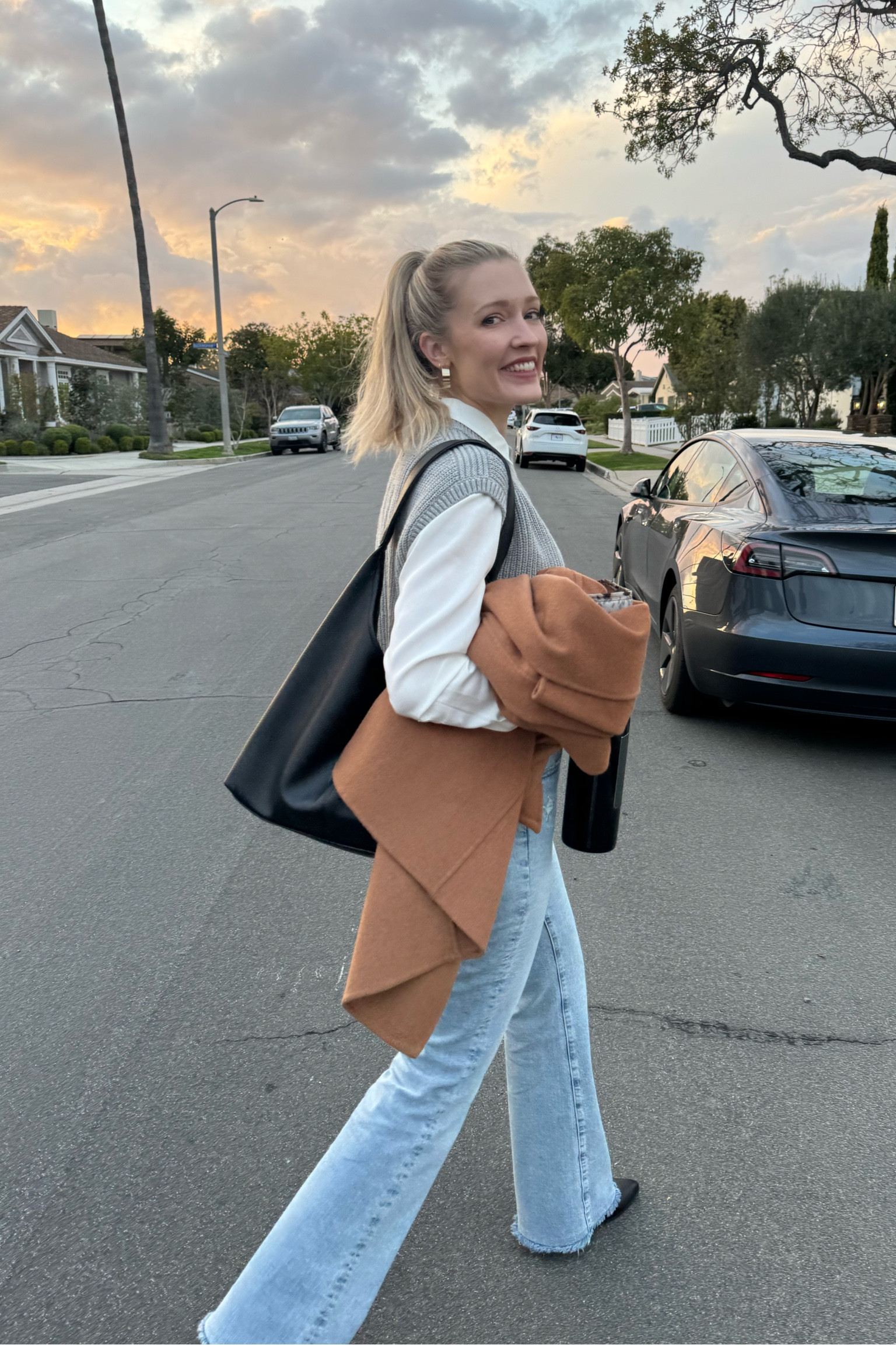 Obsessed with these bootcut light wash jeans & they’re so comfy 

#LTKSeasonal