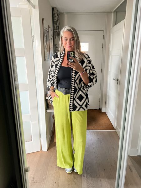 Outfits of the week. Travel outfit. A wide leg elastic waist pants in lime green (local boutique), paired with a high stretch basic black tanktop, a stretch woven belt and a graphic print kimono jacket (Shoeby) paired Nike Air Max sneakers. 

#LTKover40 #LTKmidsize #LTKtravel