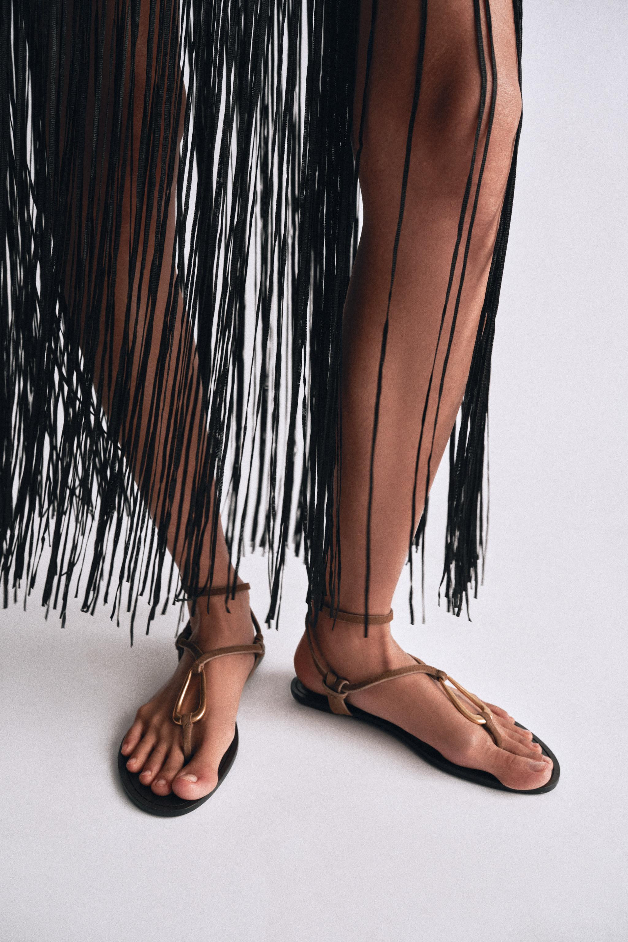 LEATHER SANDALS WITH METAL DETAIL | Zara UK