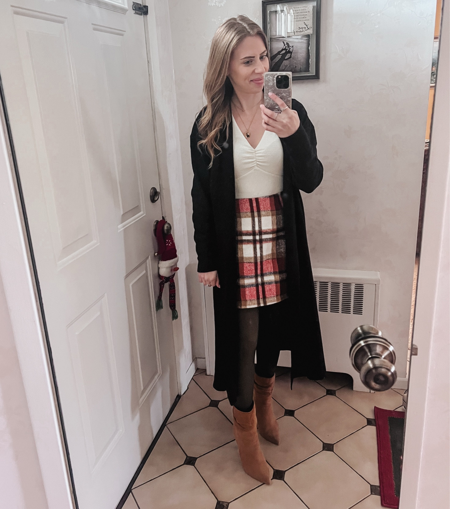 Christmas 🤍❤️

Plaid mini skirt / Abercrombie bodysuit / time & tru sweater / neutral booties

#LTKHoliday #LTKShoeCrush #LTKSeasonal