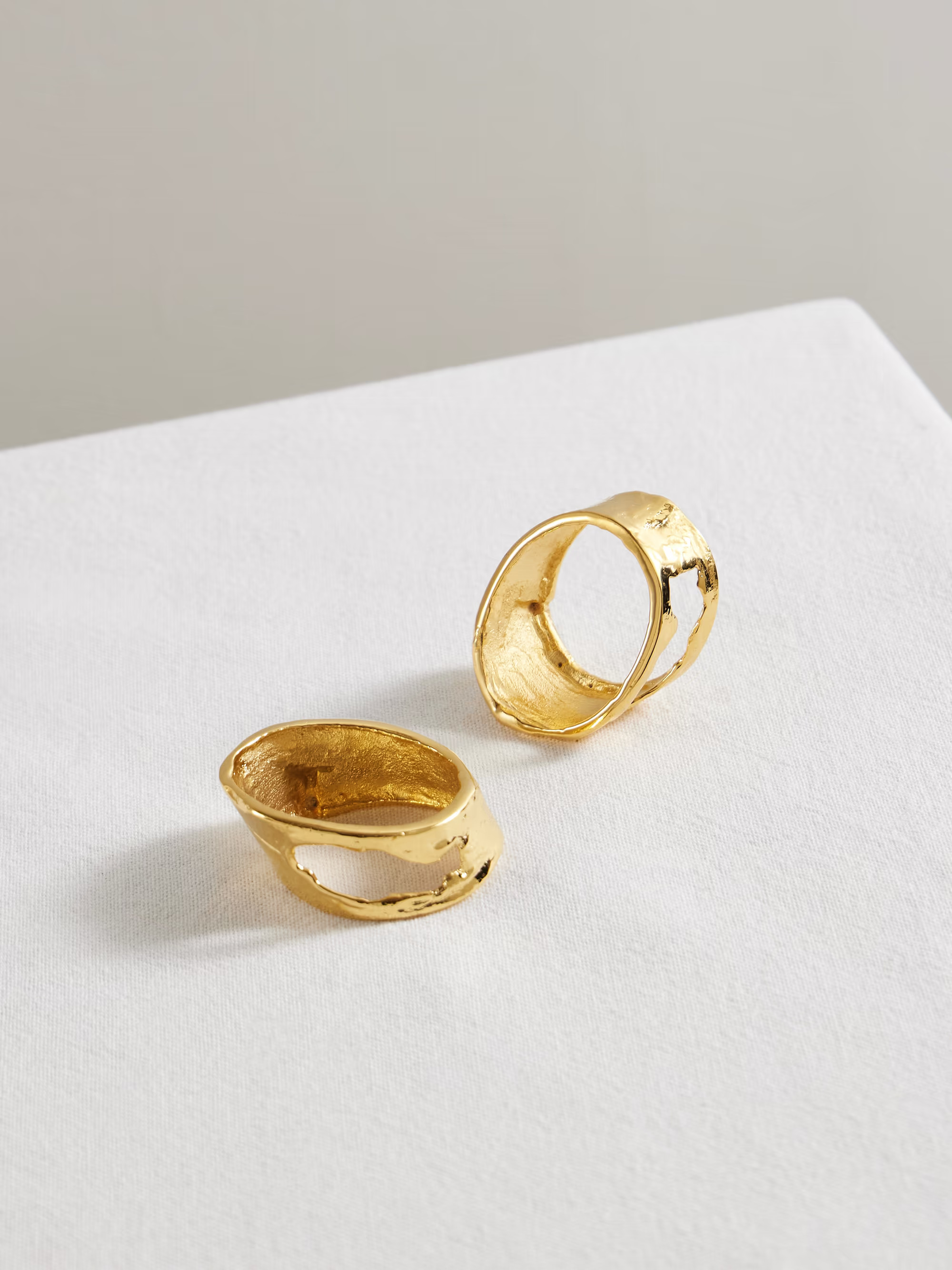 The Totemic Devotion set of two gold-plated napkin rings | NET-A-PORTER (US)