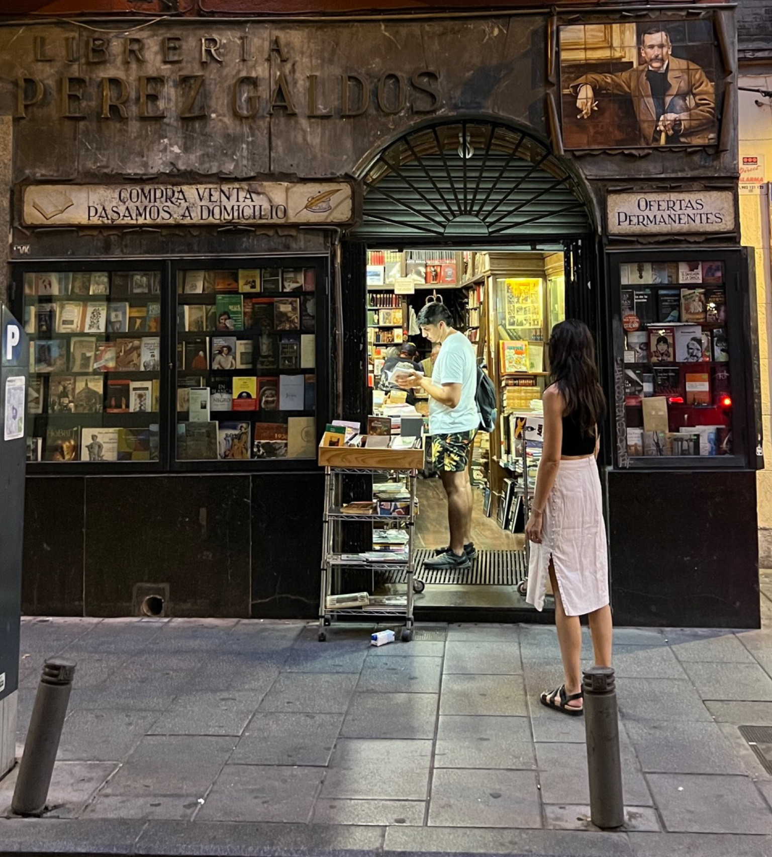 Strolling Spanish boulevards for books 📚☀️☀️🇪🇸🇪🇸📚

#LTKstyletip #LTKtravel #LTKSeasonal