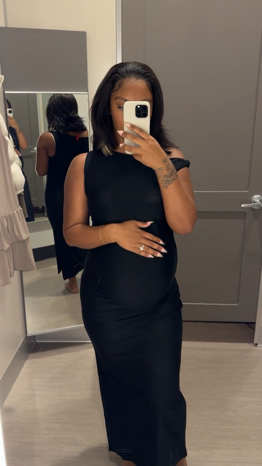 This dress is perfect for date night or a holiday party dress vibe! It’s super stretchy with added boob support inside!

#LTKStyleTip #LTKBump #LTKHoliday