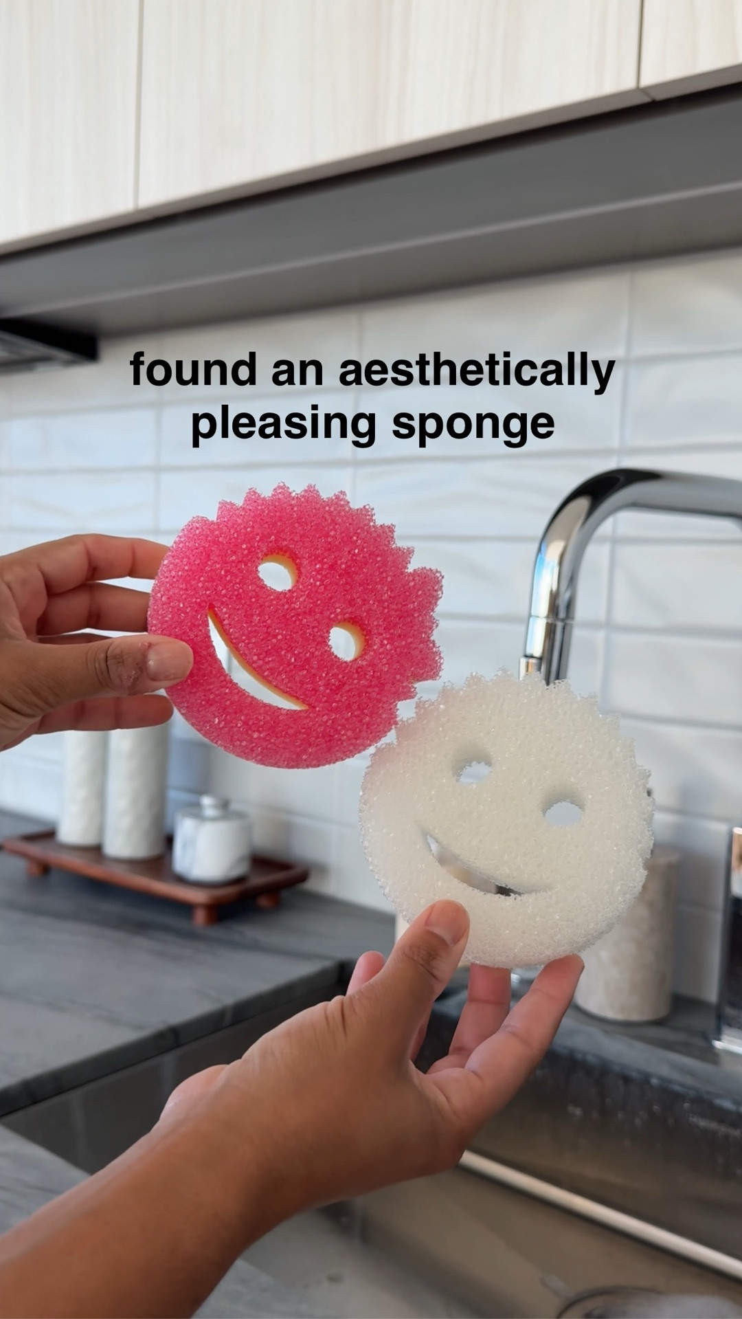 I love scrub daddy sponges because they’re scratch free, they hold onto my soap well so i don’t have to keep adding soap to my sponge, they actually scrub food off, without holding stains but i wanted one that was “cute” and found one! 

#homedecor #homeorganization #homefinds #kitchenorganization 

kitchen organization, kitchen decor, organize 