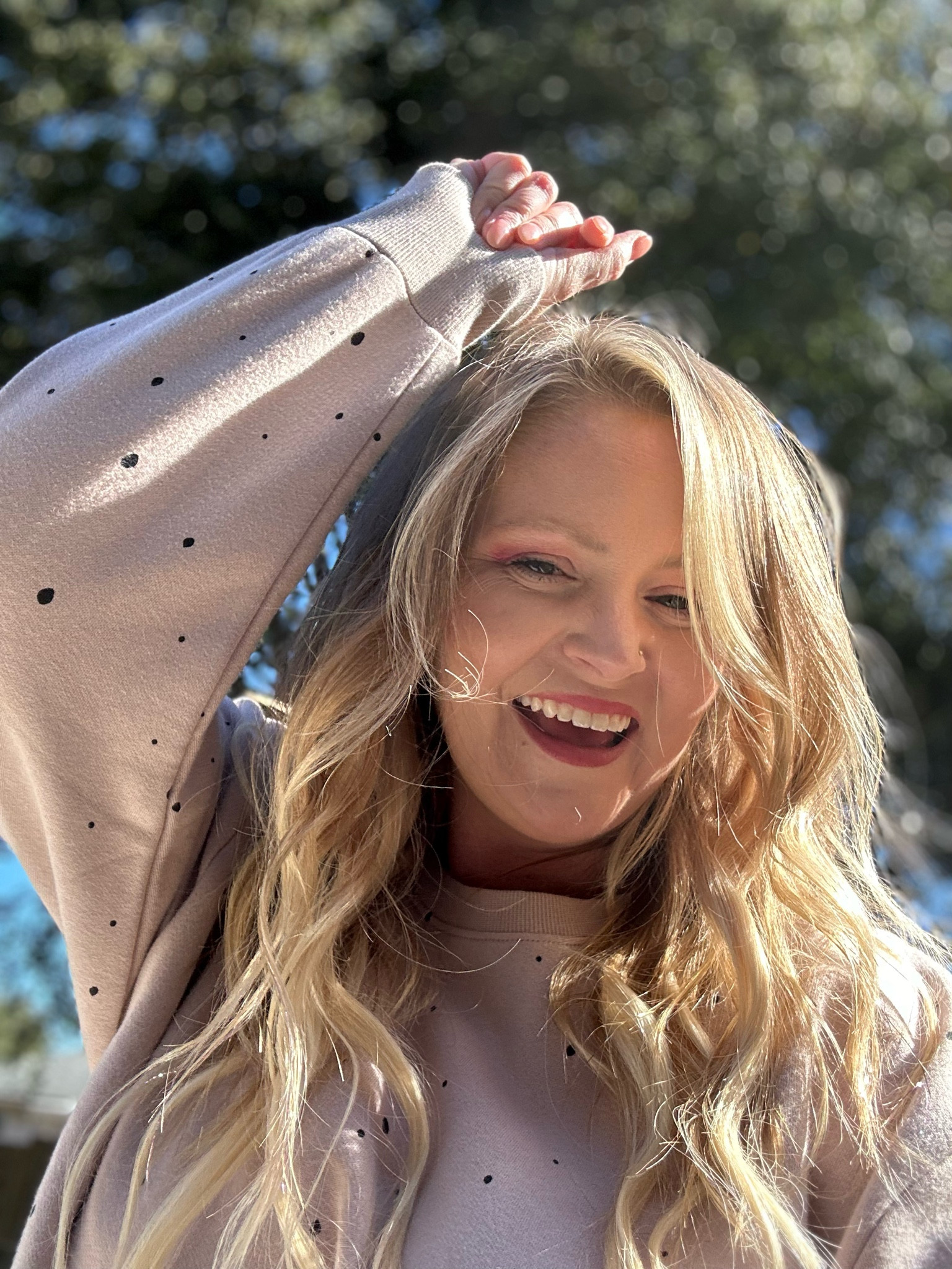 Loving this cropped sweatshirt 

#LTKFind #LTKSeasonal #LTKfit