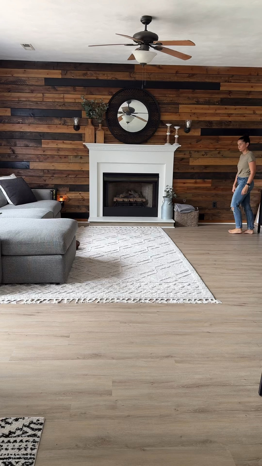 Living room 🤍🖤🤍

#LTKFindsUnder100 #LTKHome #LTKFamily