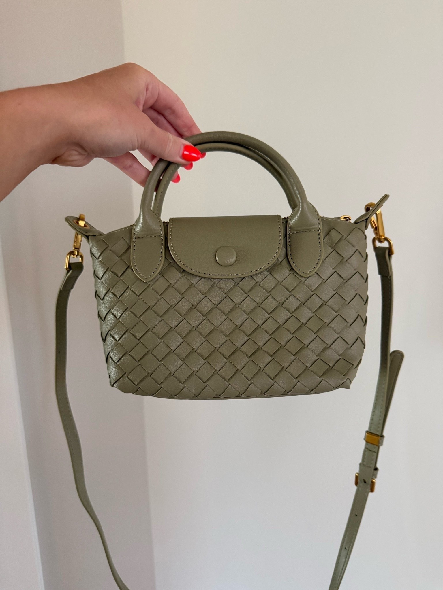 The cutest little Amazon bag! This color is perfect for fall! Comes with a removable strap and is big enough for my phone, small card wallet, lip gloss and keys

Amazon find, Amazon style, woven bag, crossbody

#LTKSeasonal #LTKootd #LTKdayinmylife
